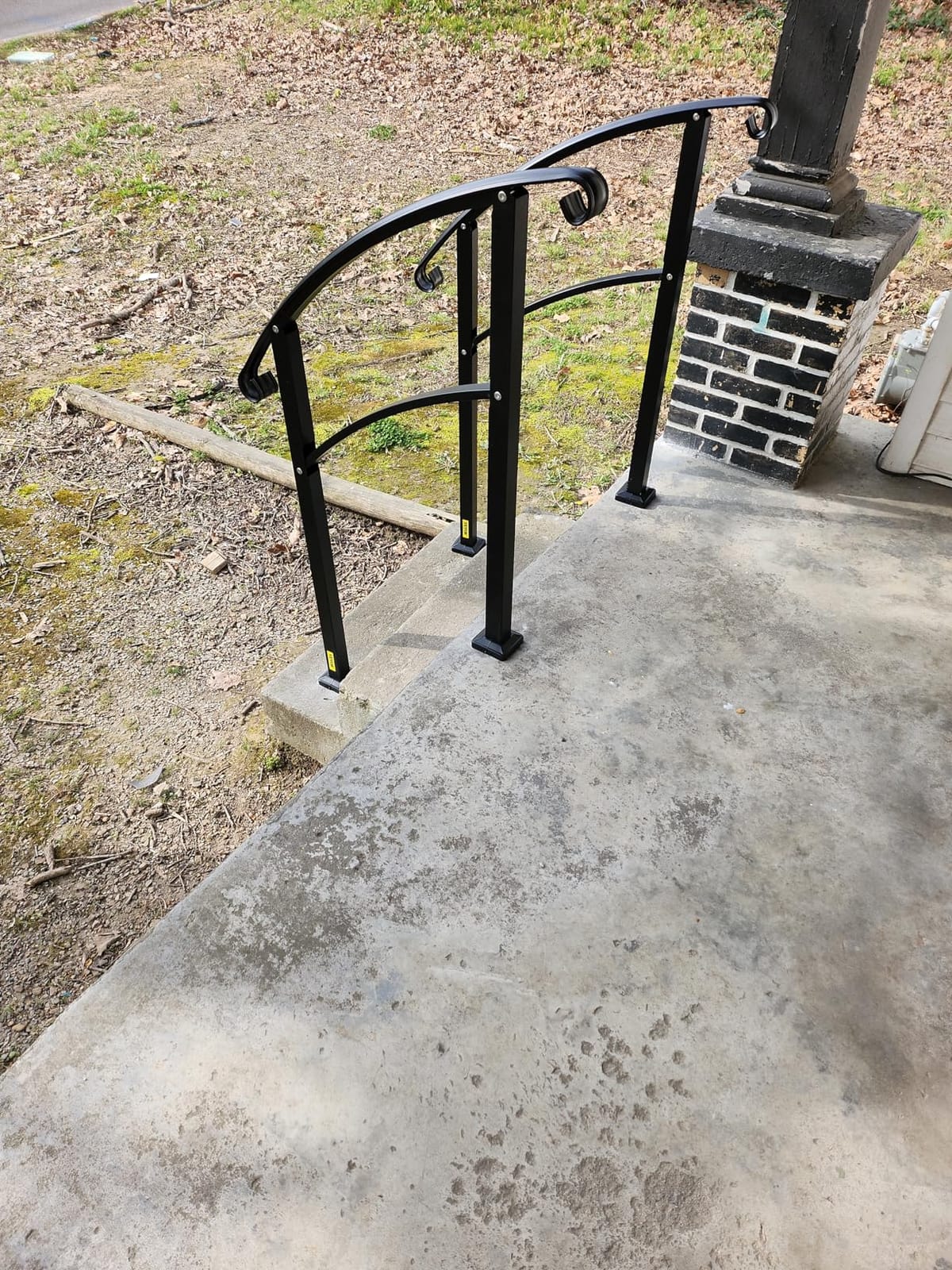 VEVOR Outdoor Stair Railing, Fits for 1-5 Steps Transitional Wrought Iron Handrail, Adjustable Exterior Stair Railing with Fence, Handrails for Concrete Steps with Installation Kit, Matte Black customer photo 2