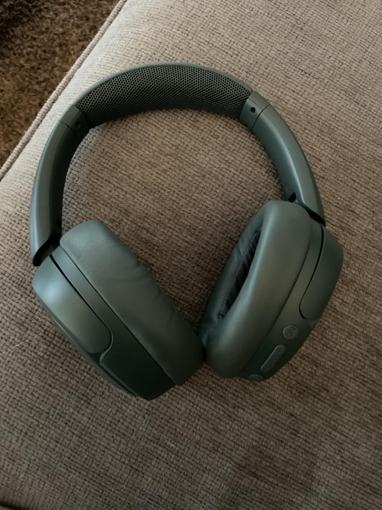 JLab JBuds Lux ANC Wireless Over-Ear Headphones, Graphite customer photo 1