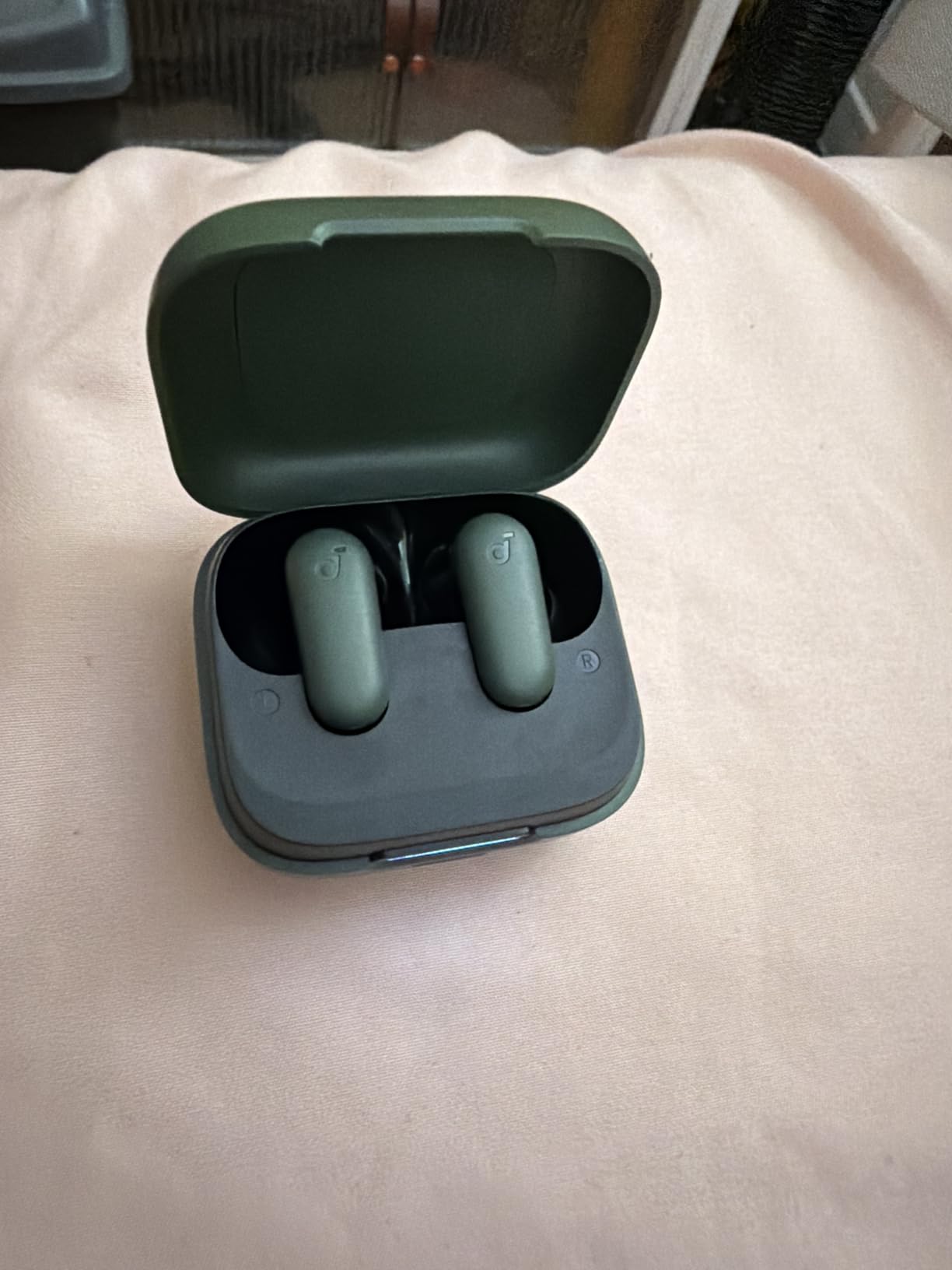 Soundcore P30i by Anker Noise Cancelling Earbuds, Hands-Free Viewing customer photo 1