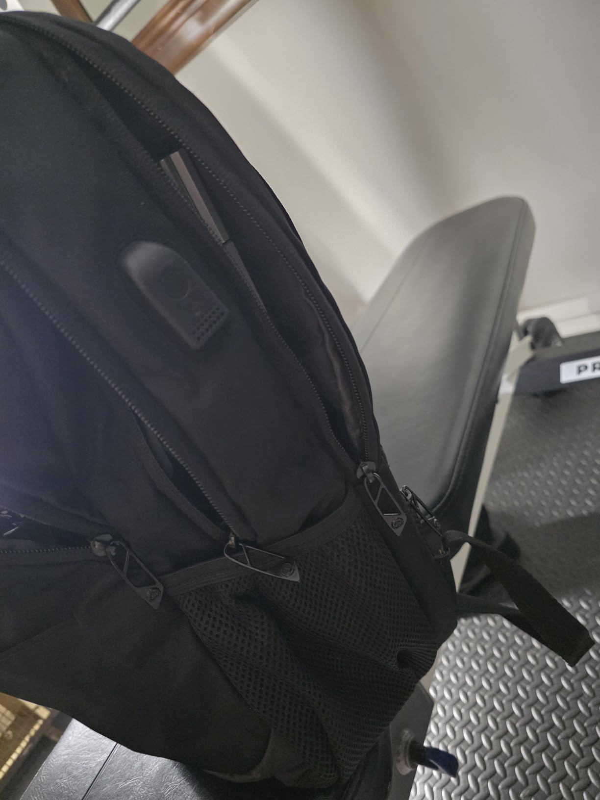 Swissdigital Design Backpack for Men & Women Fit 16-Inch Computer SD1670-01 customer photo 1