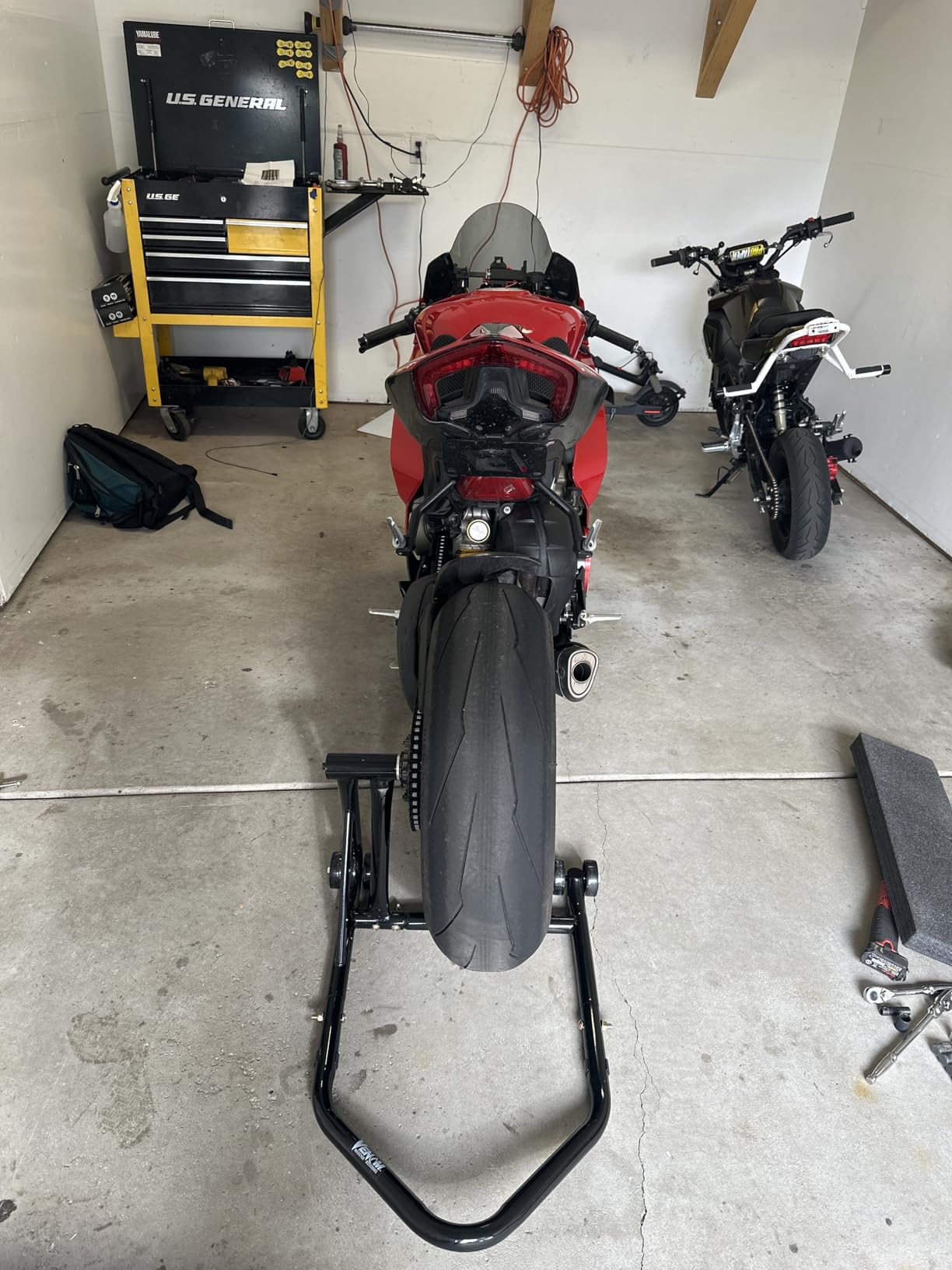 Venom Single Sided Swingarm Motorcycle Stand Lift with 40.7 mm pin, Motorcycle Wheel Stand, Motorcycle Rear Stand, Lifting Accessories, Compatible with Ducati & Triumph Models customer photo 2