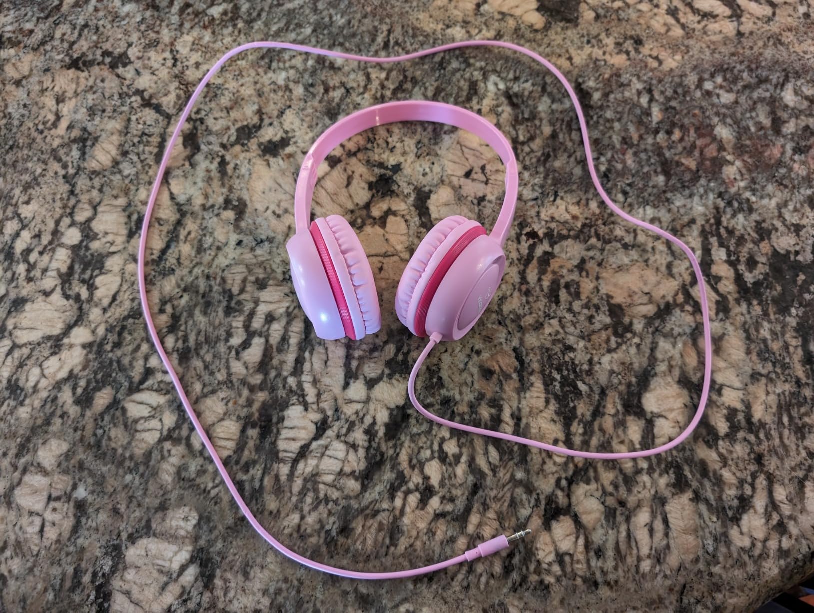 vinamass Kids Headphones with 85dB Volume Limit,On Ear Headphones,Adjustable and Flexible for Toddlers to Adults,Suit for School Classroom Students Teens Children customer photo 2