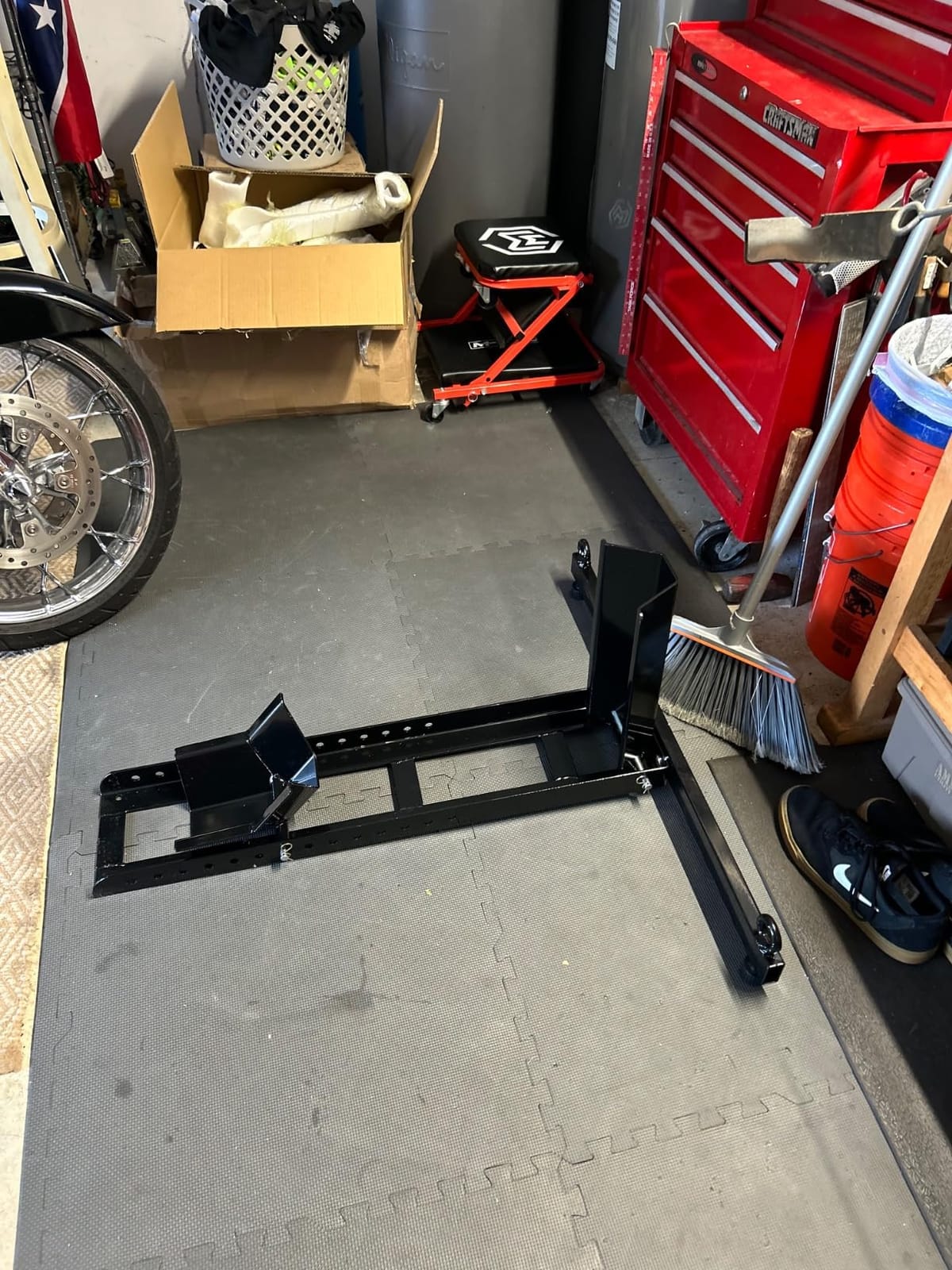 Jack Boss Motorcycle Wheel Chock, Motorcycle Stand Up to 1800LBs, Wide Range 3 Inch to 5 Inch Support Adjustable Front Tire Stand Chocks for Trailer and Truck, Suitable for Most Motorcycles customer photo 2