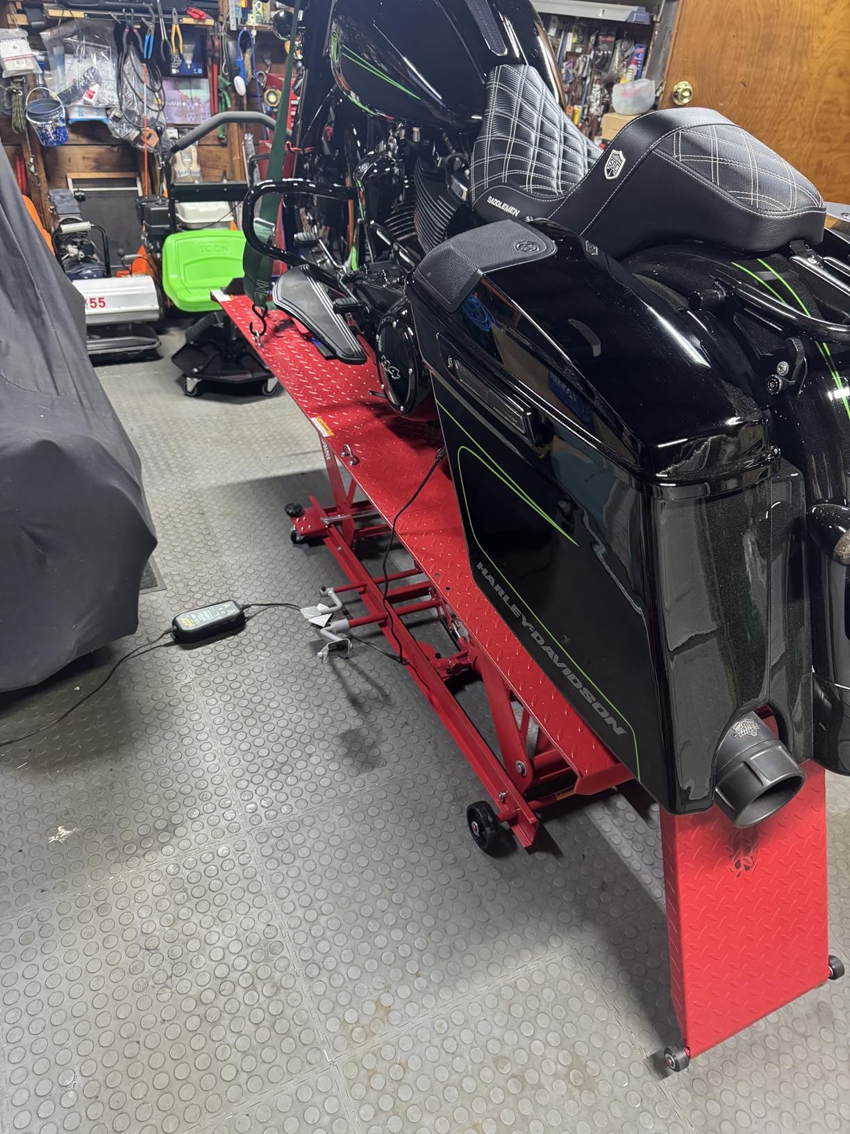 Strongway Steel Hydraulic Motorcycle Lift, 1100-Lb. Capacity | Stable service platform, controlled positioning, garage/shop use, easy bike maintenance, durable construction customer photo 2