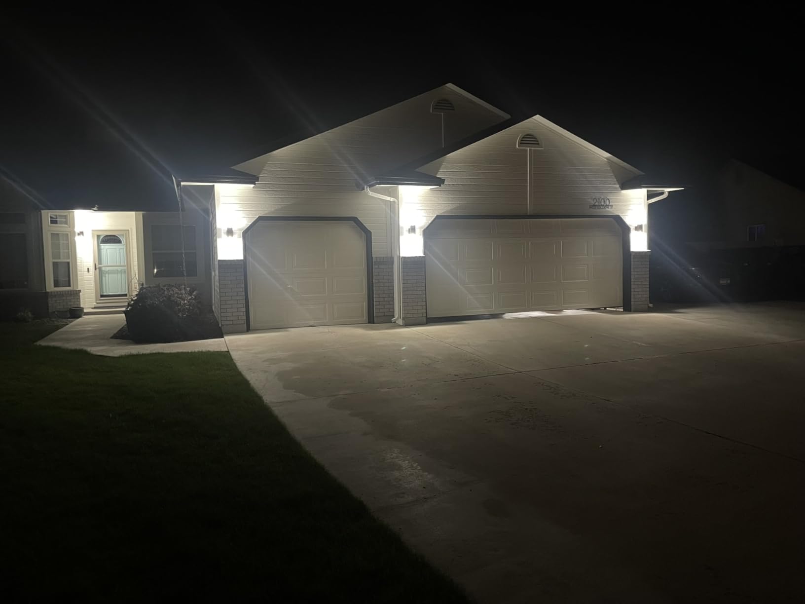 wowlite Smart RGB Outdoor Wall Lights, Up & Down Color-Changing, 2 Pack customer photo 2