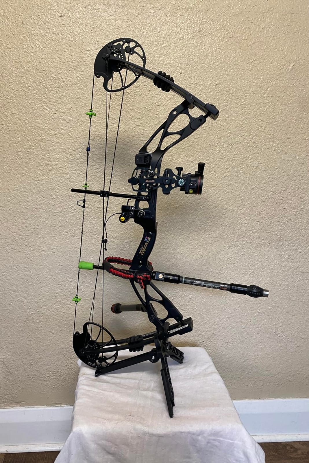 Pine Ridge - Kwik Stand Tri-Pod Bow Support - Stable Bow Stand for Compound and Recurve Bows - Hunting Tripod Stand - Black customer photo 1