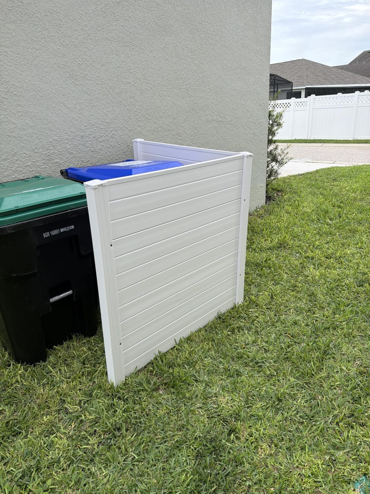 GIANTEX No-Dig Air Conditioner Fence, 2 Panels, 48''W x 48''H, White customer photo 1