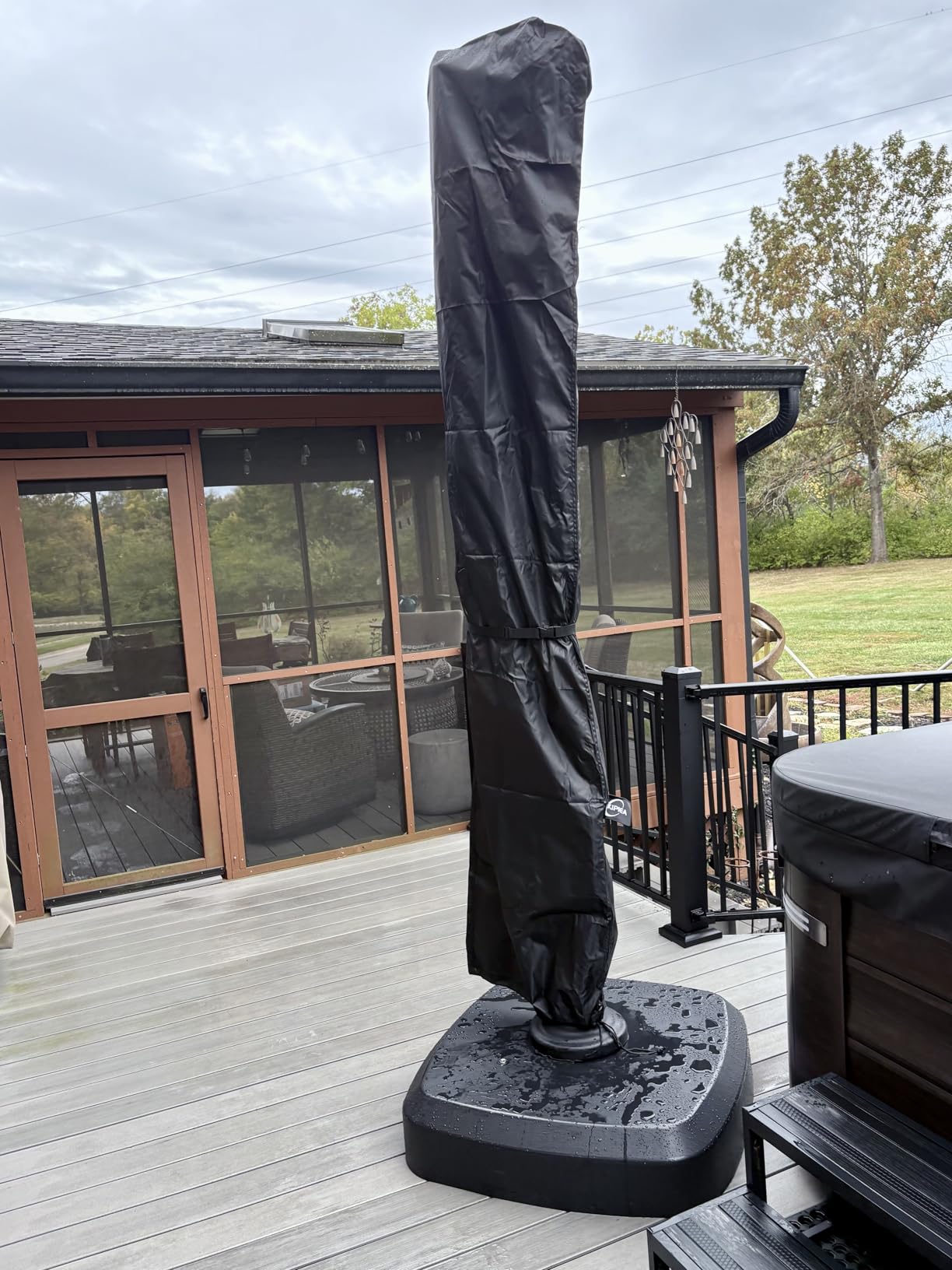 Kipiea Patio Umbrella Cover for 9'-13' Cantilever Umbrella, Upgraded 600D Heavy Duty Outdoor Umbrella Covers with Support Pole and Zipper customer photo 1