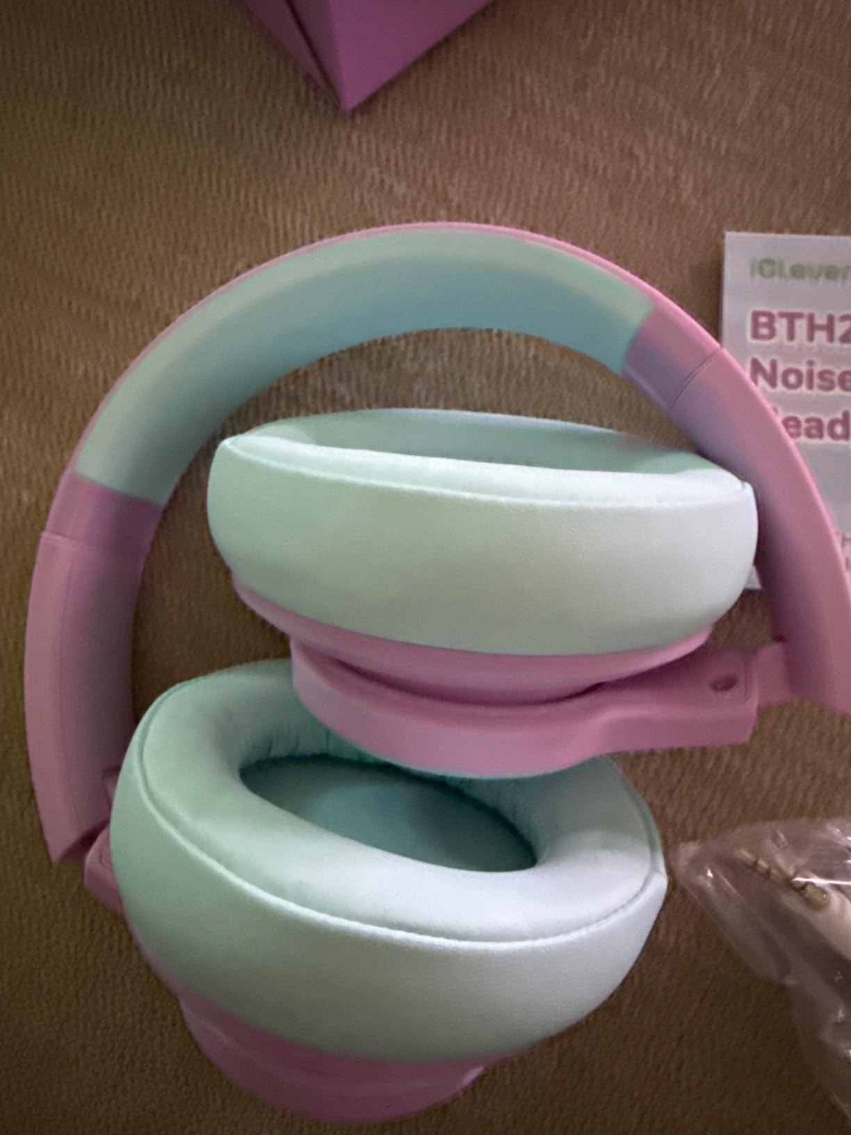iClever BTH26 Active Noise Cancelling Headphones for Kids, 60H Playtime customer photo 2