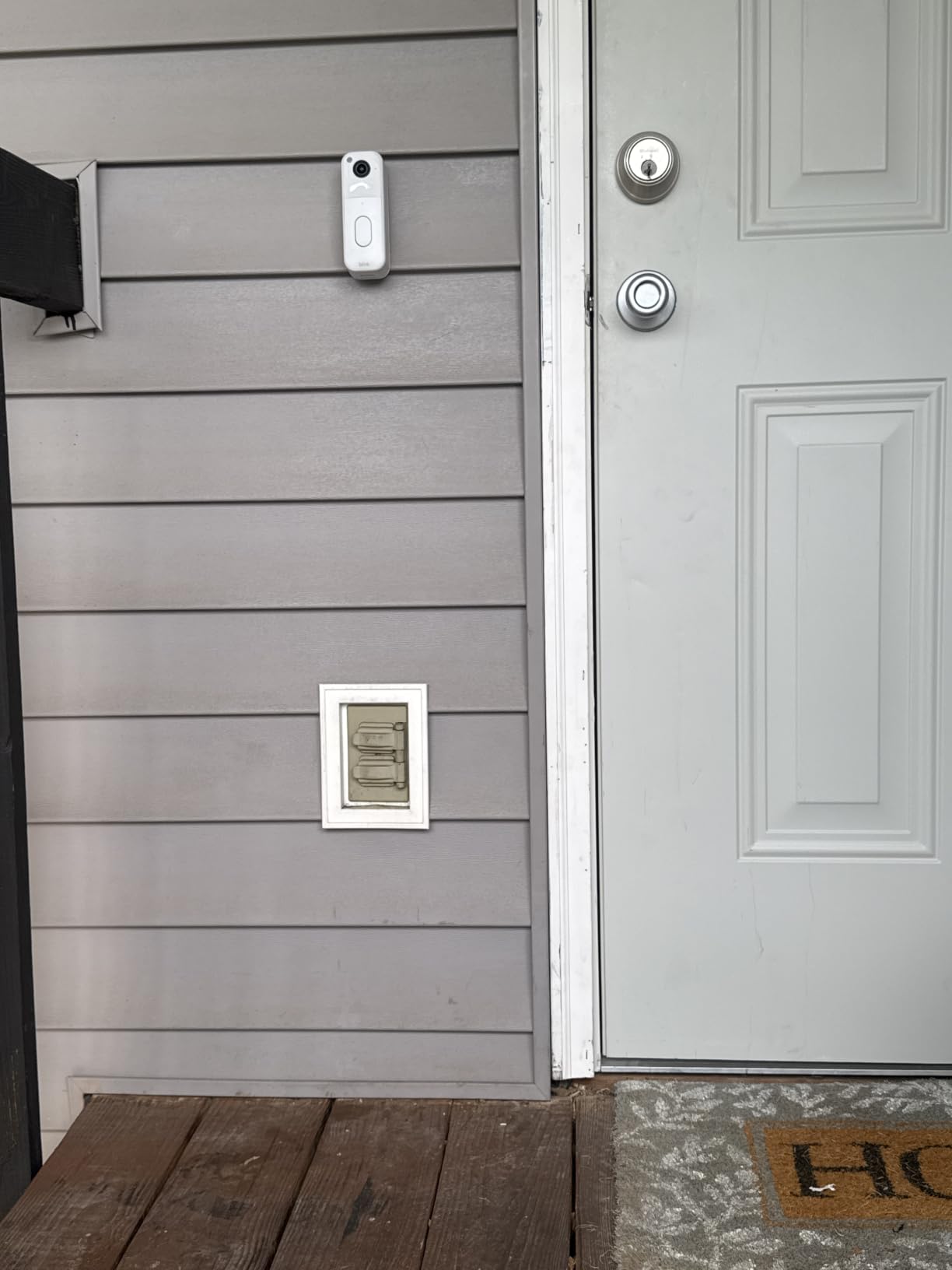 Blink Video Doorbell – Head-to-toe HD view, two-year battery life, and simple setup. Sync Module Core included – System (White) customer photo 2