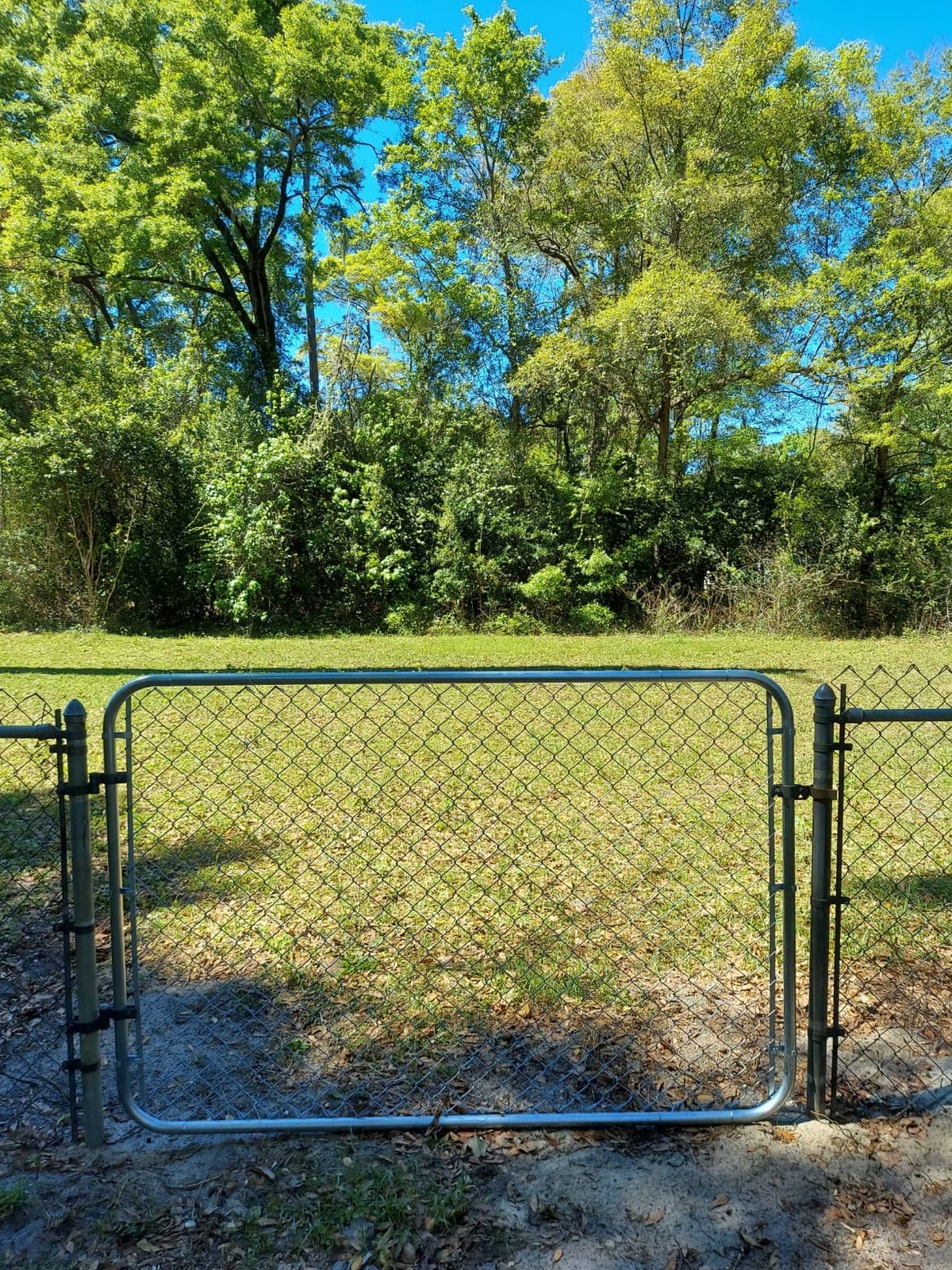 HITTITE Adjustable Chain Link Fence Gate Kit, PVC Coated Anti-Rust Outdoor Garden Fence Gate, Heavy Duty Pedestrian Gate Walking Fence Gate for Yard, 26