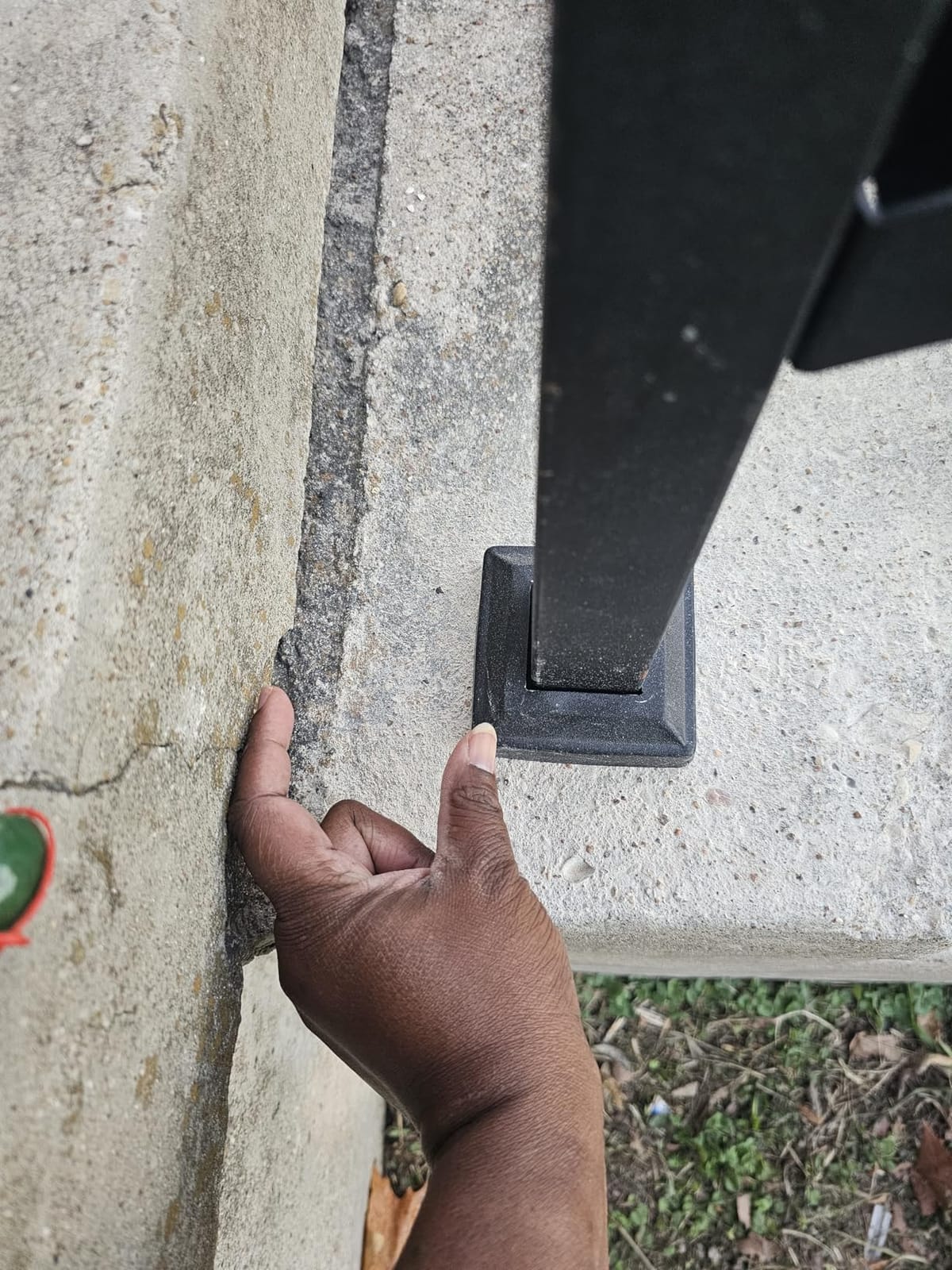 VEVOR Handrails for Outdoor Steps, 2-3 Step Stair Hand Rail Kit, Transitional Carbon Steel Railings with Installation Kit, Stair Rails for Seniors, Concrete Steps & Porch & Deck, Black Retro Arch customer photo 1