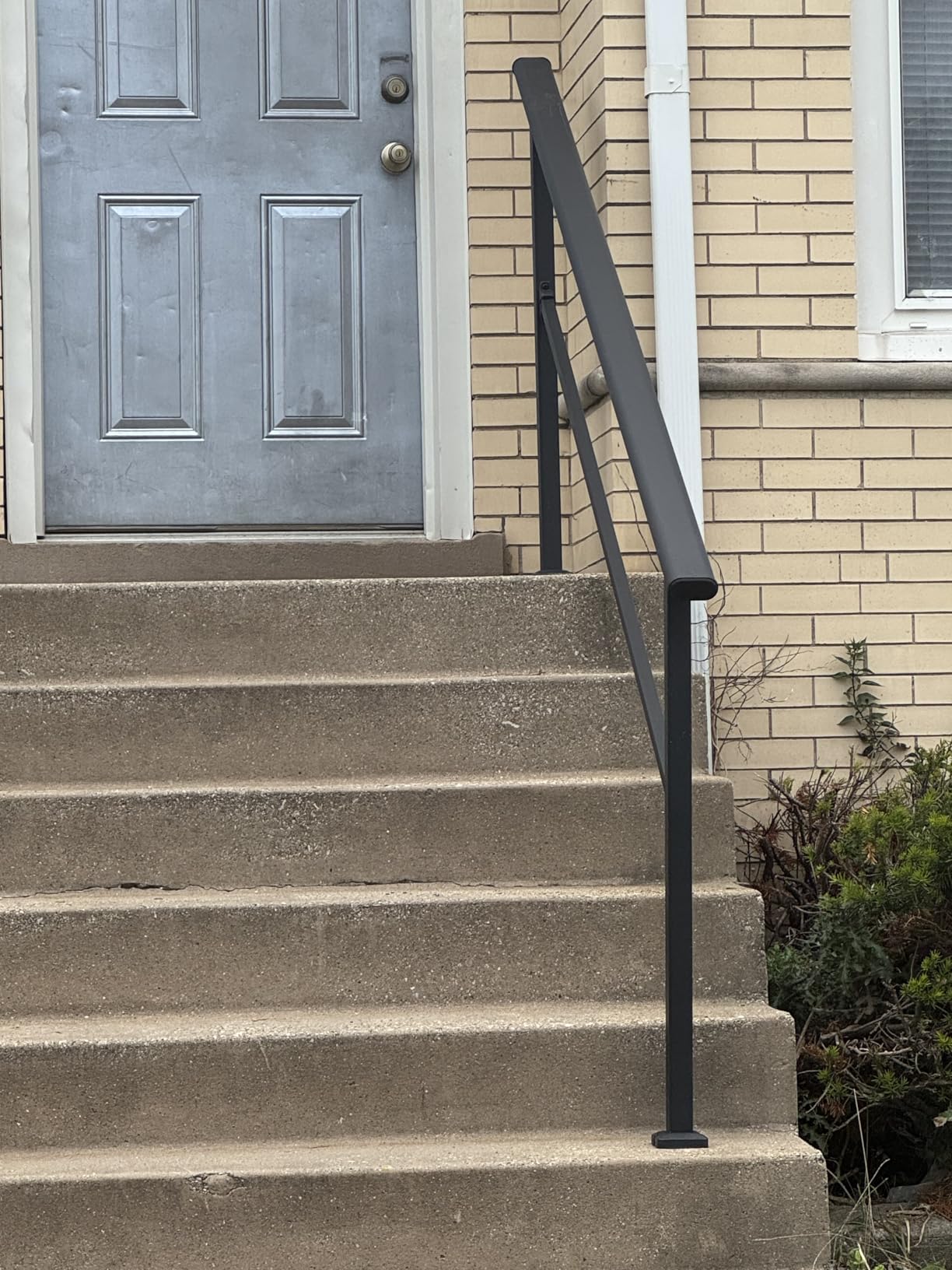 DIYHD 7 Step Handrail, Black Iron Stair Railing, Outdoor Indoor, 2 Pack | Black Powder Coated Rust Protection, Ideal for outdoor porch, Deck, Indoor stairways, Heavy Duty Carbon Steel Construction customer photo 1