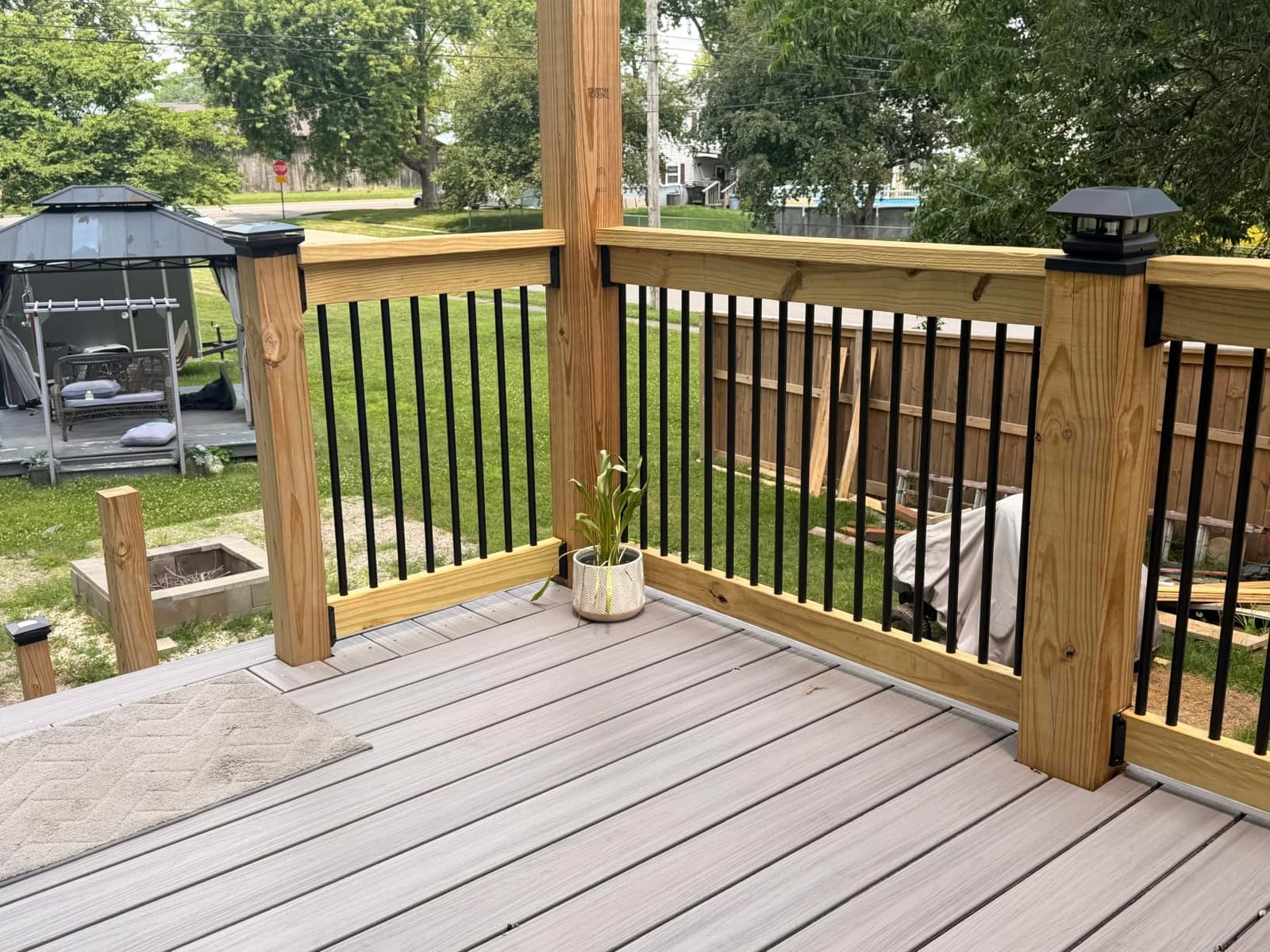 105 Pack 26 inch Aluminum Balusters for Deck Railing, Black Round Metal Spindles for Staircase, 3/4