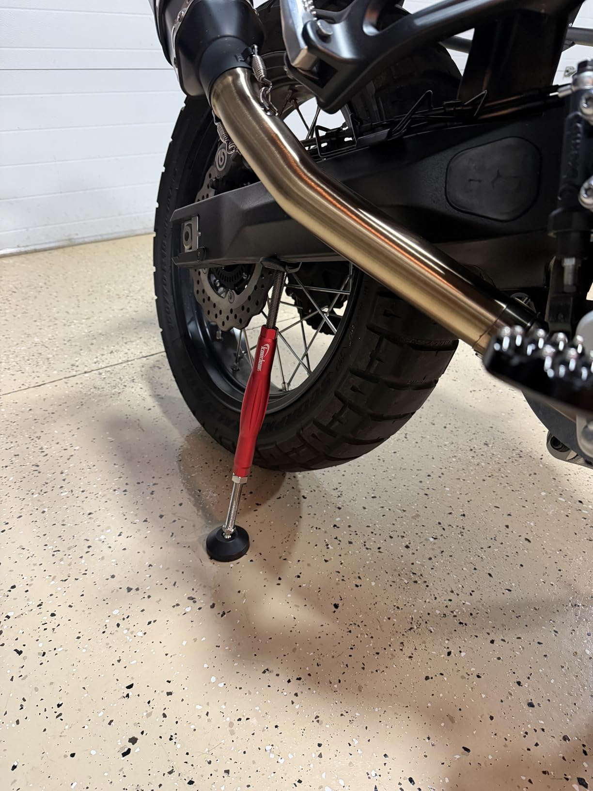 Kaedear Aluminum Motorcycle Wheel Roller Stand for Maintenance, KDR-ST1-BK | aluminum construction, brake holder, easy wheel rotation, ergonomic design, chain cleaning, lubrication and maintenance customer photo 2
