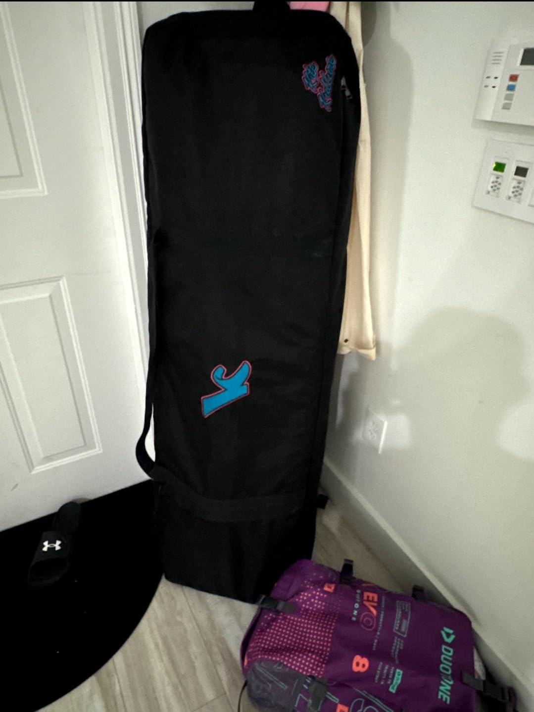 Kiteboard Bag Padded Travel Bag Kitesurfing - Fits Up to 145cm, Holds 2 Boards or 1 Board + 2 Kites customer photo 1
