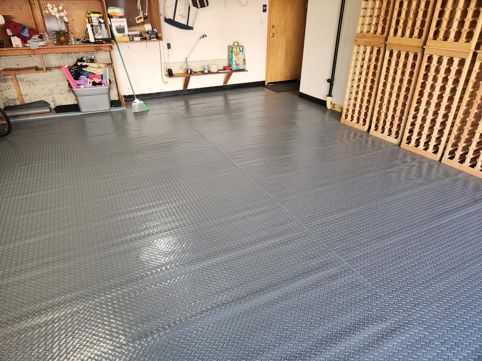 7.5x25 FT Garage Floor Mat, 2.8mm Thickened Flooring Roll Under Car Mat with 20Pcs Tapes, Diamond Plate, Non-Slip Floor Protector Mat for Trailer, Garage, Warehouse, Gyms, Trailer, Black customer photo 2