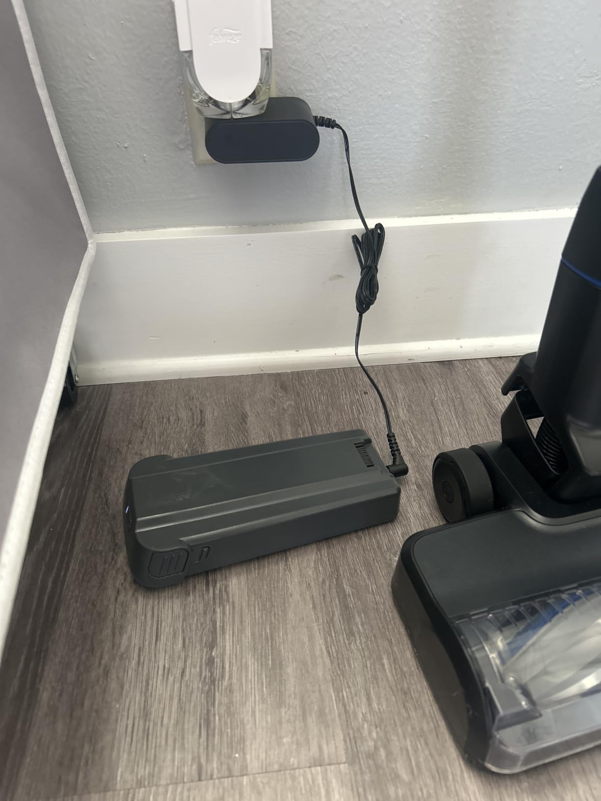 Bissell PowerClean FurGuard 280W Self-Standing Cordless Vacuum, 4039 customer photo 1