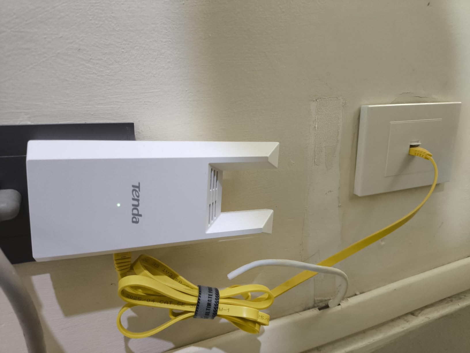 Tenda WiFi Range Extender AC1200 - WiFi Extender with Gigabit Ethernet Port, 1.2Gbps Home Signal Booster, Dual Band, Up to 1600 Sq & 32 Devices (A18Pro) customer photo 1