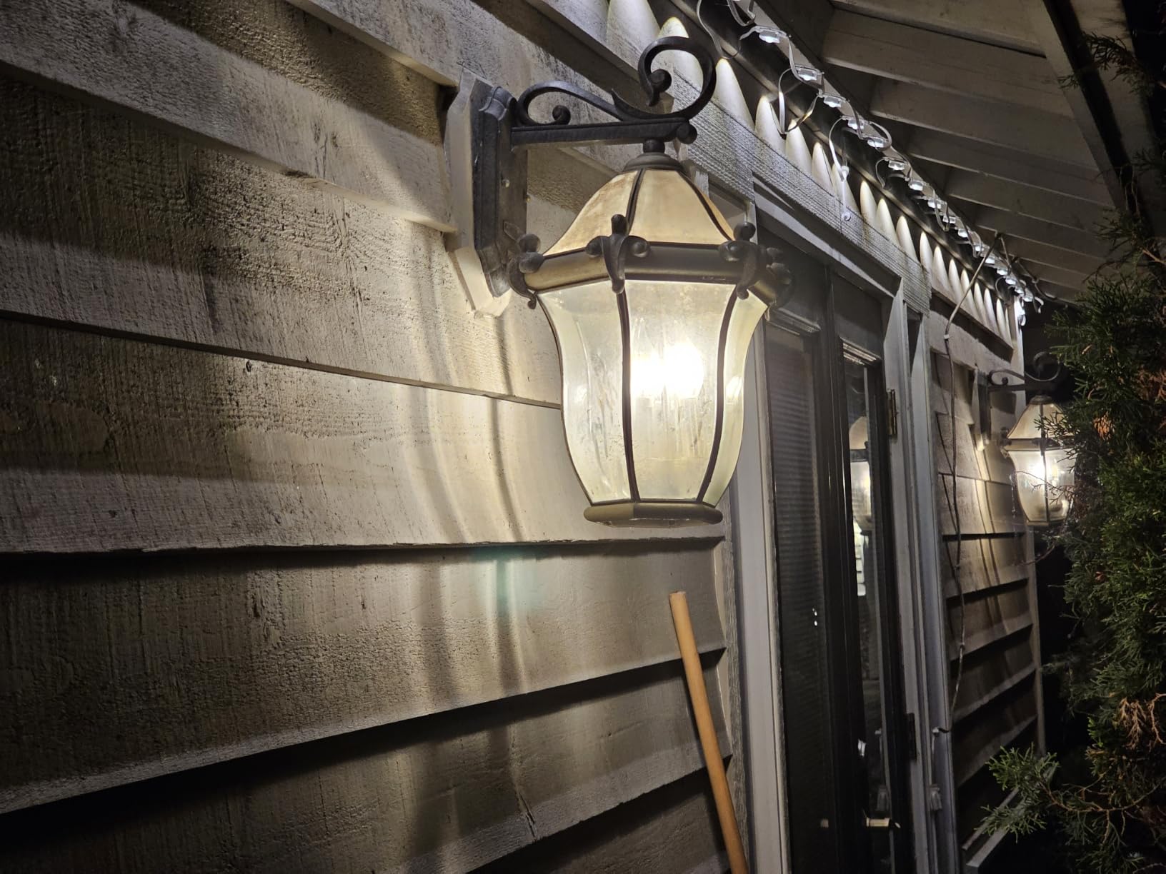 Govee Permanent Outdoor Lights Pro, 200ft with 120 RGBIC LED Lights, White customer photo 1