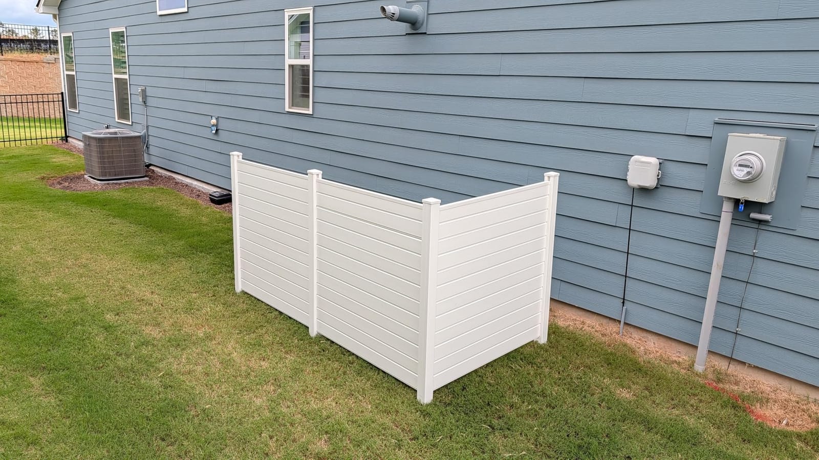 VEVOR Outdoor Privacy Screen 50in W x 50in H 3-Panel Air Conditioner Fence customer photo 1