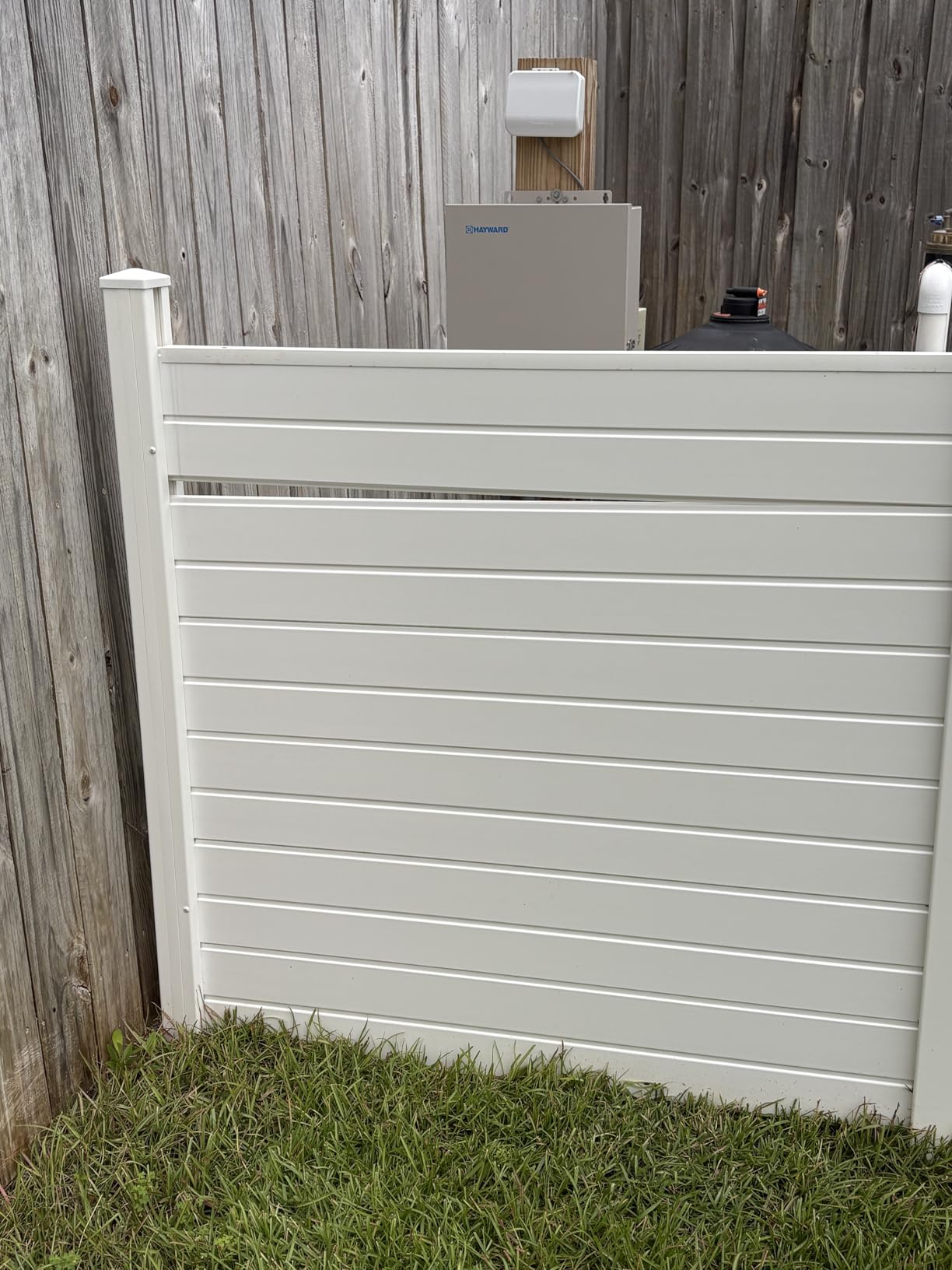 VEVOR Outdoor Privacy Screen 50in W x 50in H 3-Panel Air Conditioner Fence customer photo 2