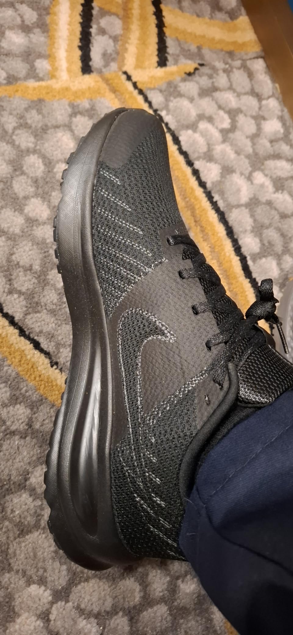 Nike Men's Run Defy Road Running Shoes customer photo 2