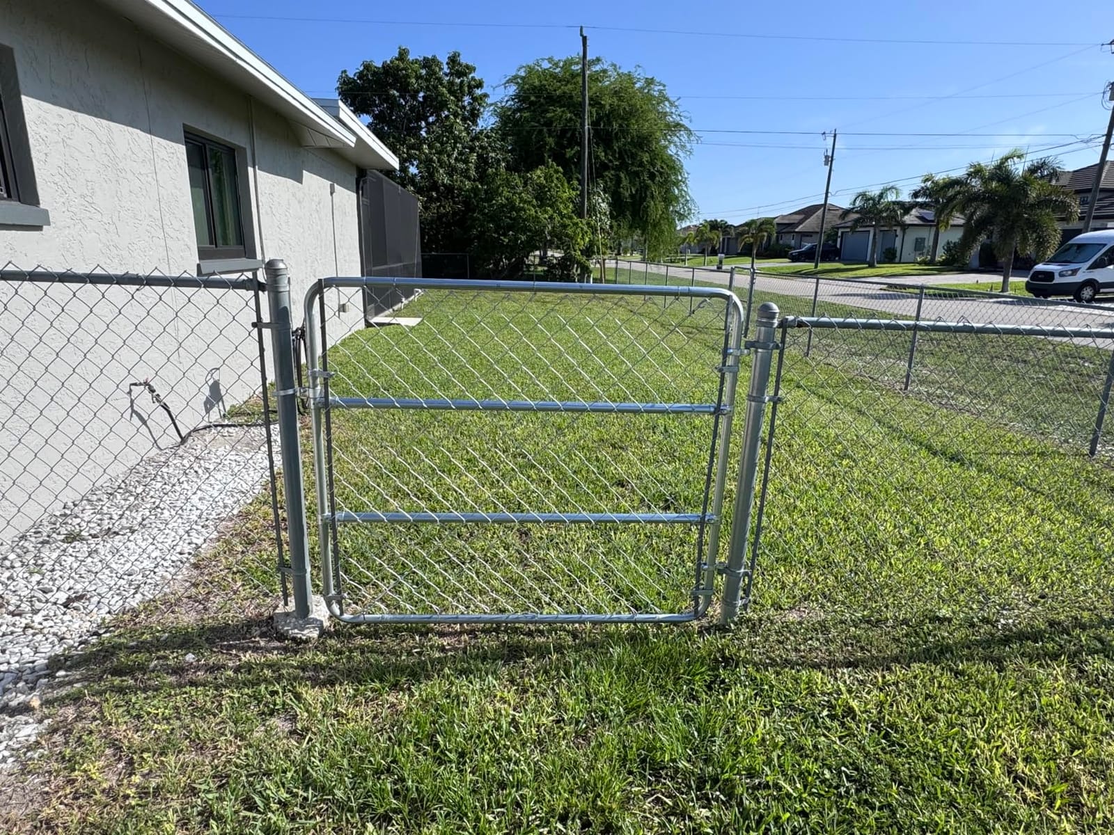 VEVOR Chain Link Fence Gate, 72 x 48 in, Adjustable Chain Link Fence Panel, Fit 2.2-6 ft (W) x 6 ft (H) Garden Fence Gate Opening, Fencing Gate with Plastic Coating, for Farm Black, Posts Not Included customer photo 2