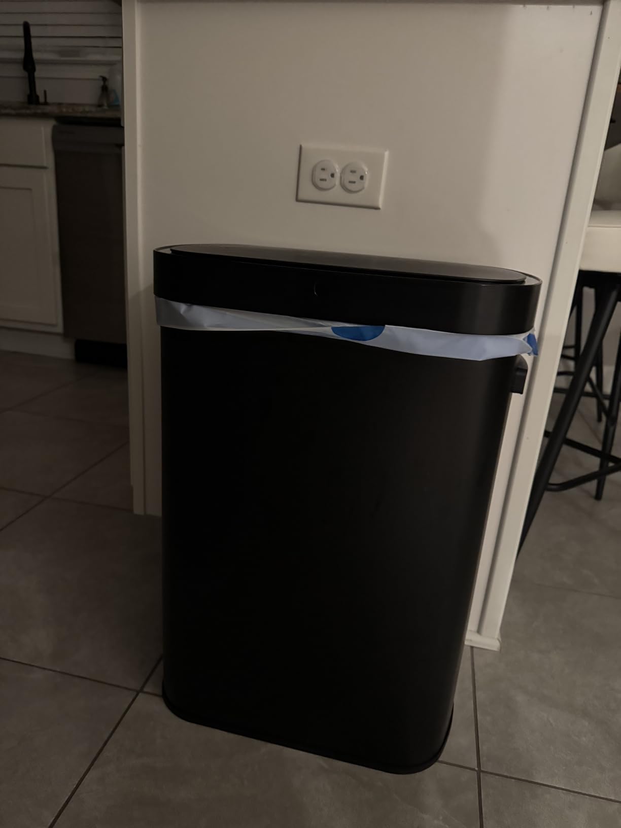 WLIVE 13 Gallon Trash Can, 50 Liter Large Capacity Motion Sensor Automatic Trash Cans Touchless with LED Indicator, Brushed Stainless Steel Finish Garbage Cans for Kitchen, Office, School, Black customer photo 1