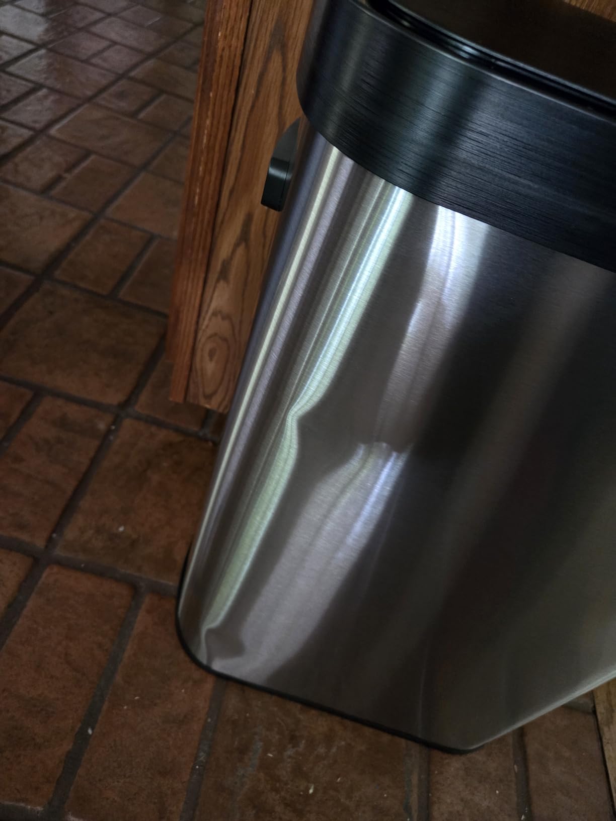 WLIVE 13 Gallon Trash Can, 50 Liter Large Capacity Motion Sensor Automatic Trash Cans Touchless with LED Indicator, Brushed Stainless Steel Finish Garbage Cans for Kitchen, Office, School, Black customer photo 2