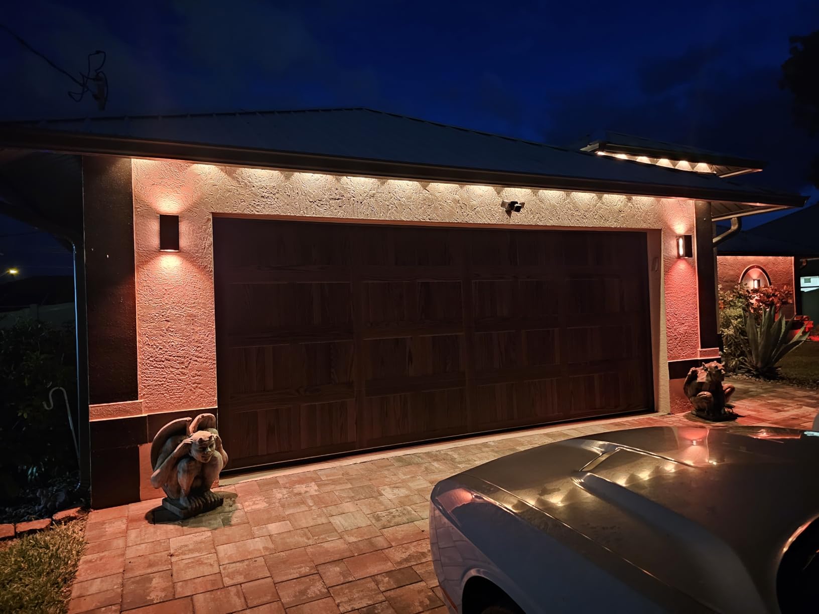 Govee Outdoor UpDown Wall Light, 1 Pack, 1200LM RGBICWW Smart Porch Lights customer photo 1
