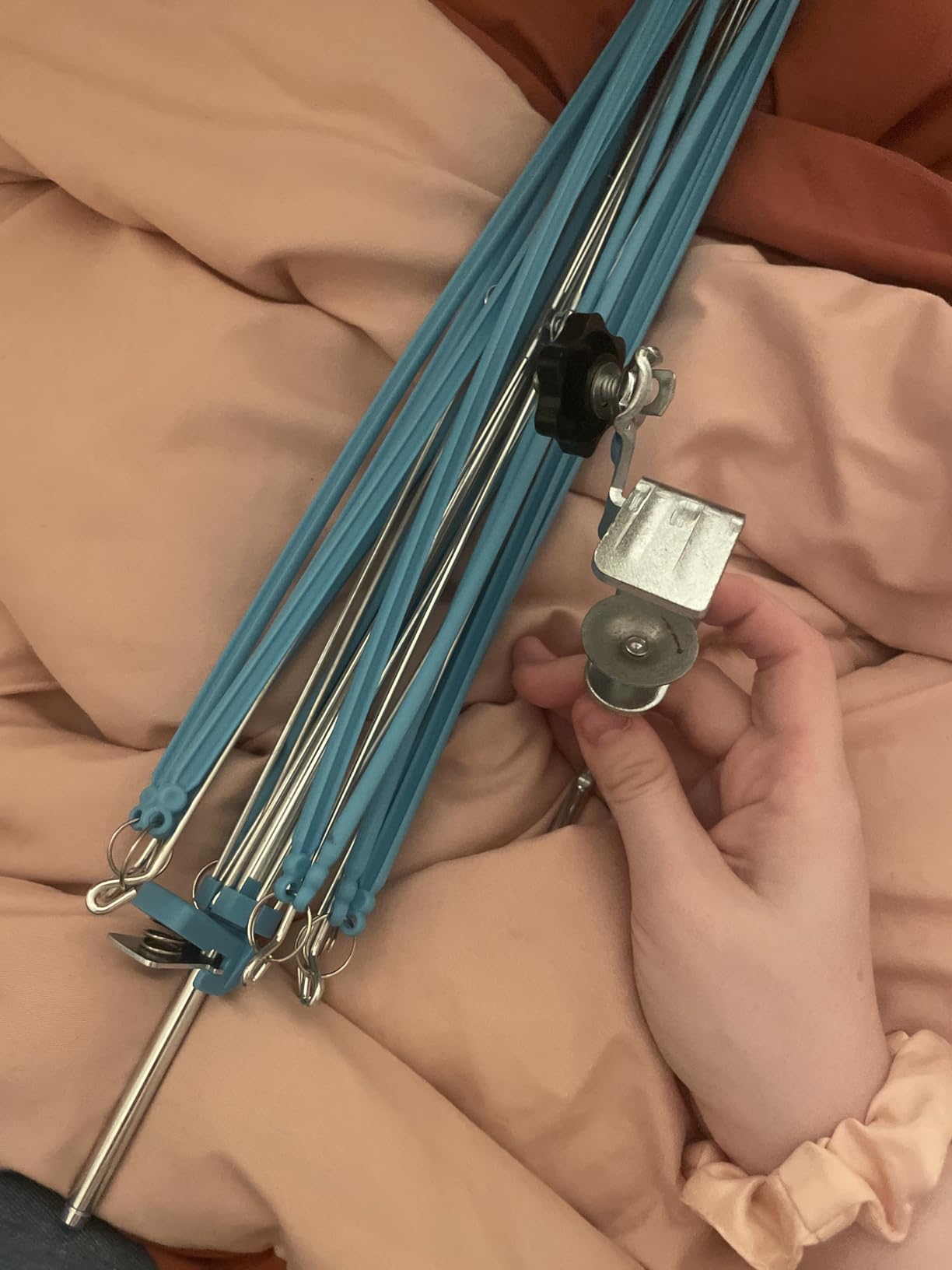 QWORK Yarn Winder and Swift Combo for Knitting and Crocheting, Blue Ball Winder for Yarn with Adjustable Umbrella Swift, Fits Desks up to 1.5in, Heavy Duty Yarn Spinner Tool Set customer photo 1