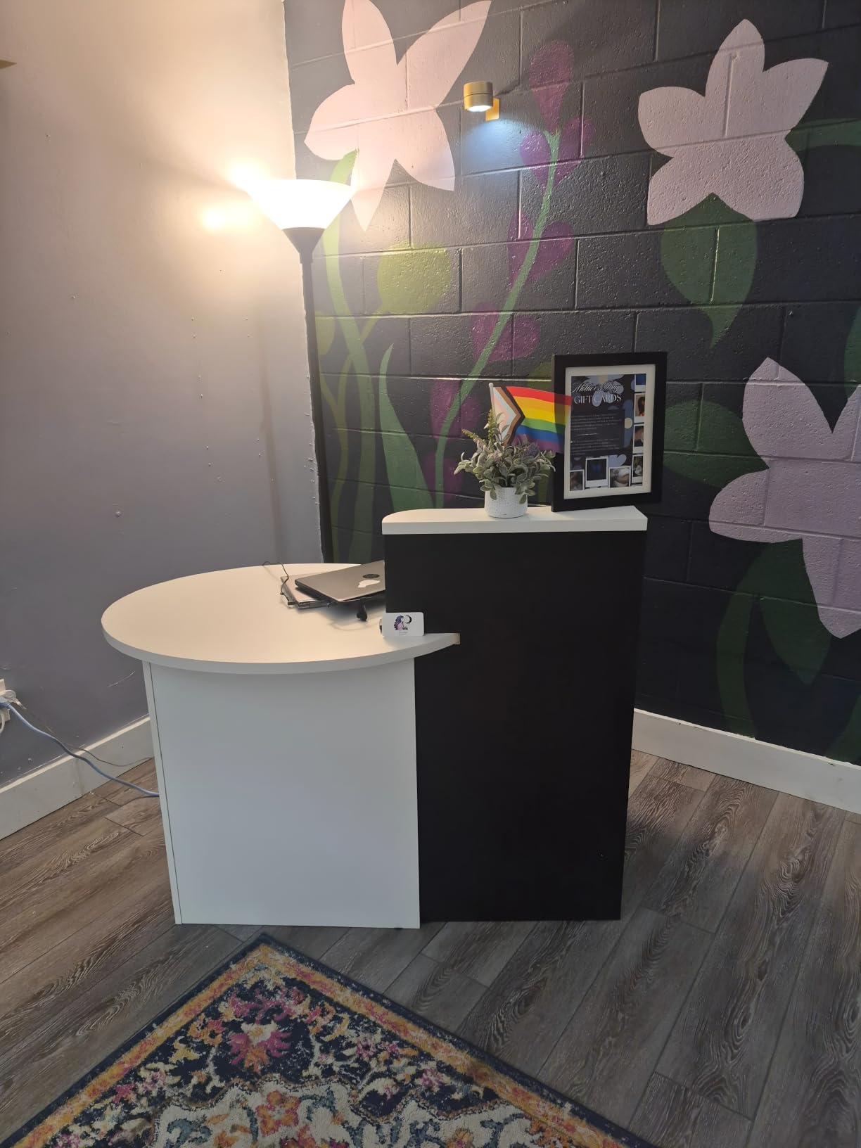 GIANTEX Reception Desk, Front Counter Desk with Lockable Drawer, Checkout Table with Round Tabletop, Corner Shelf & Adjustable Shelf for Office Beauty Salon Retail Store (Brown & White) customer photo 2