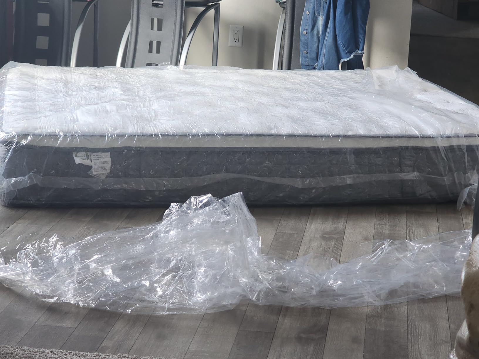 PUBPLON Mattress Queen Size, Medium Firm 12 Inch Mattress with Extra Lumbar & Shoulder Support, Hybrid Mattresses with Gel Memory Foam Pain Relief - Fiberglass Free - No Odor - 365 Night Trial customer photo 1