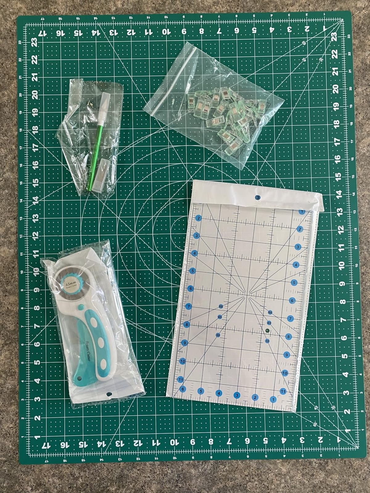 Lasnten Rotary Cutter Set 18 x 24 Inch Folding Extra Large Self Healing Cutting Mat, 45mm Fabric Cutter, 5pcs Rotary Blades, Acrylic Ruler, Knife Set for Sewing, Crafting, Patchworking, Art, Clay customer photo 1
