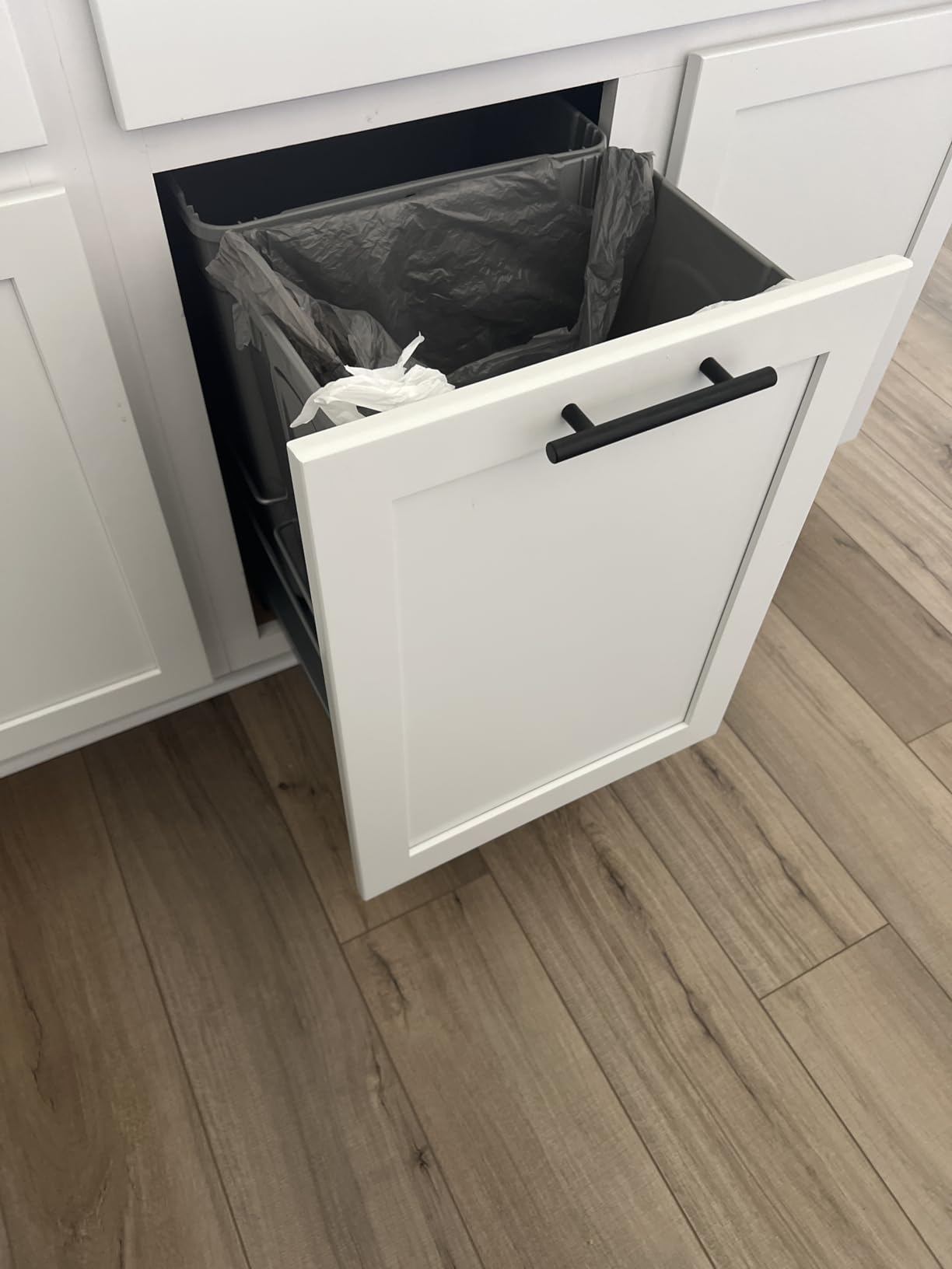 VEVOR Pull-Out Trash Can, 35 QT x2 Double Under Mount Kitchen Waste Container, Heavy Duty Garbage Recycling Bin with Door Kit and Soft Close Slide, for Kitchen Cabinet, Sink, Under Counter (Grey) customer photo 2
