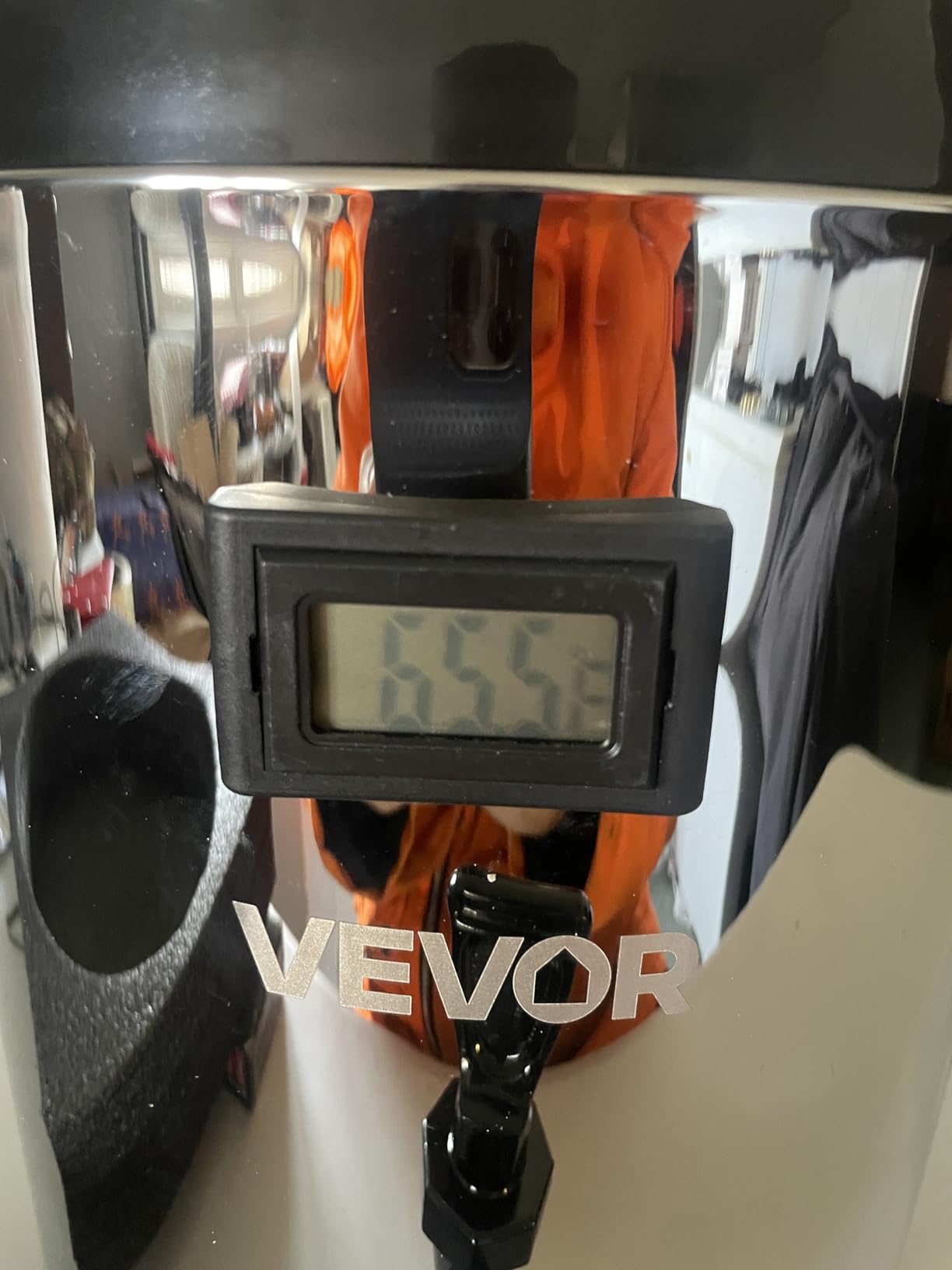 VEVOR Insulated Beverage Dispenser, 2.4 Gal/9.2L Stainless Steel Thermal Drink Server with Spigot & Temp Display, Suitable for Hot and Cold Drinks, for Tea Coffee Water in Cafes & Restaurants, Silver customer photo 1