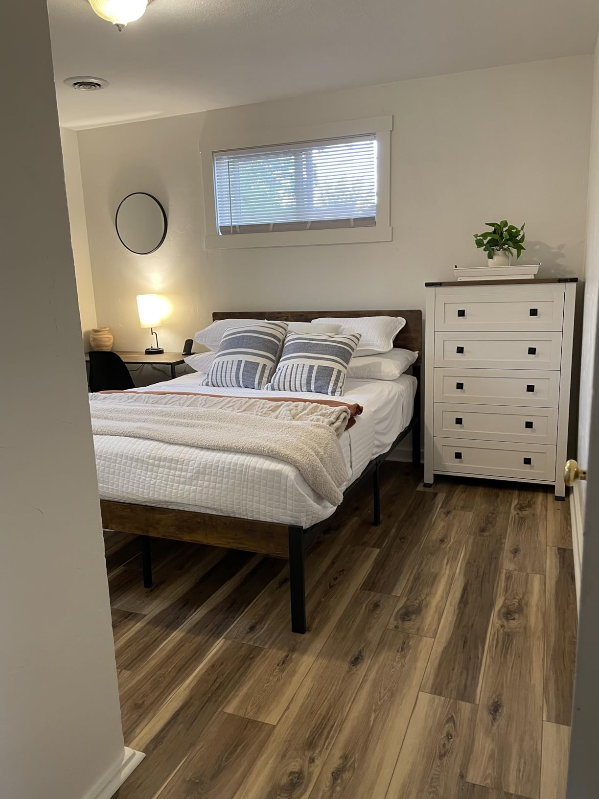 Bilily 10 Inch Low Bed Frame Queen with Round Corner Legs,3500 LBS Heavy Duty Low Profile Queen Bed Frame Metal Platform, No Box Spring Needed, Easy Assembly, Noise-Free, Headboard Compatible,Black customer photo 1