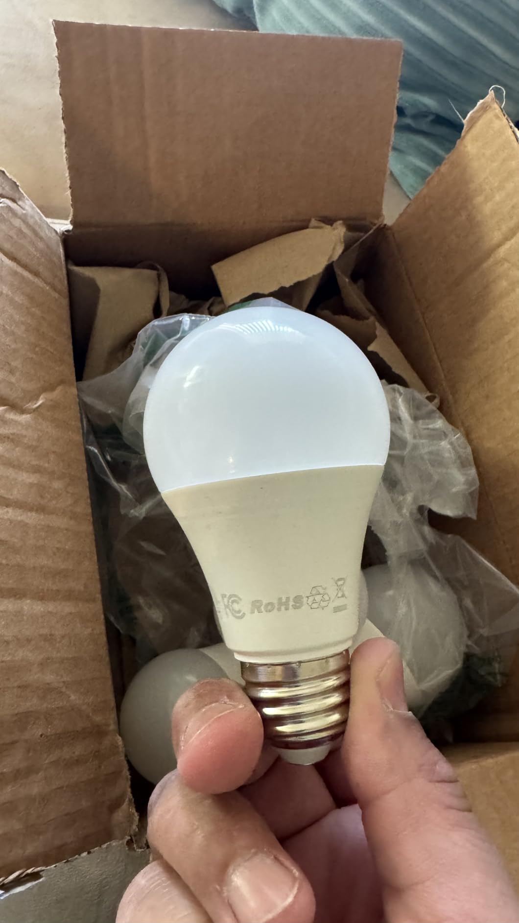 Philips Hue Essential Smart LED A19 Bulb, 4-Pack customer photo 1