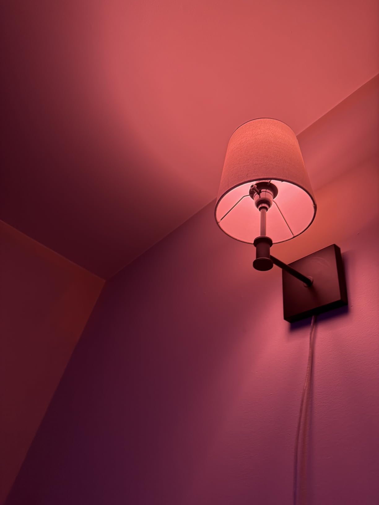 Philips Hue Essential Smart LED A19 Bulb, 4-Pack customer photo 2