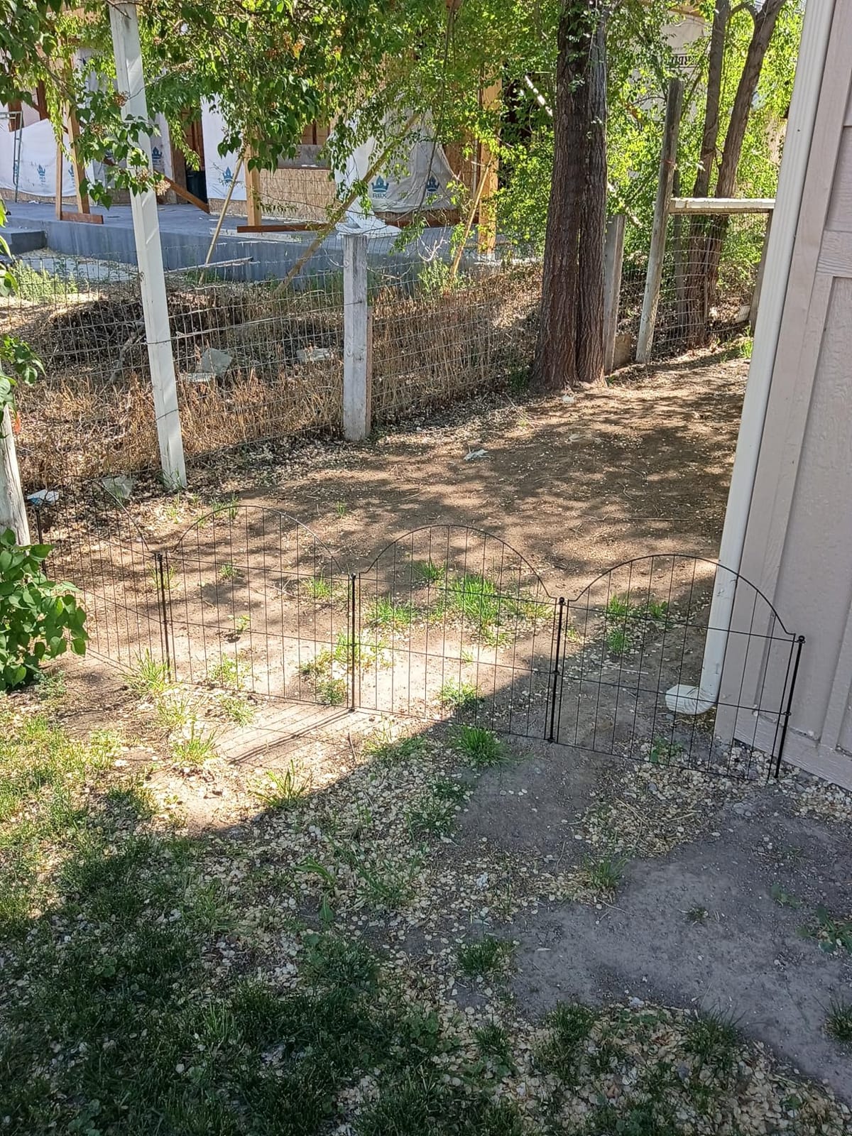 10 Panels No Dig Decorative Garden Fence for Yard, 24in(H) x 20ft(L), White customer photo 2