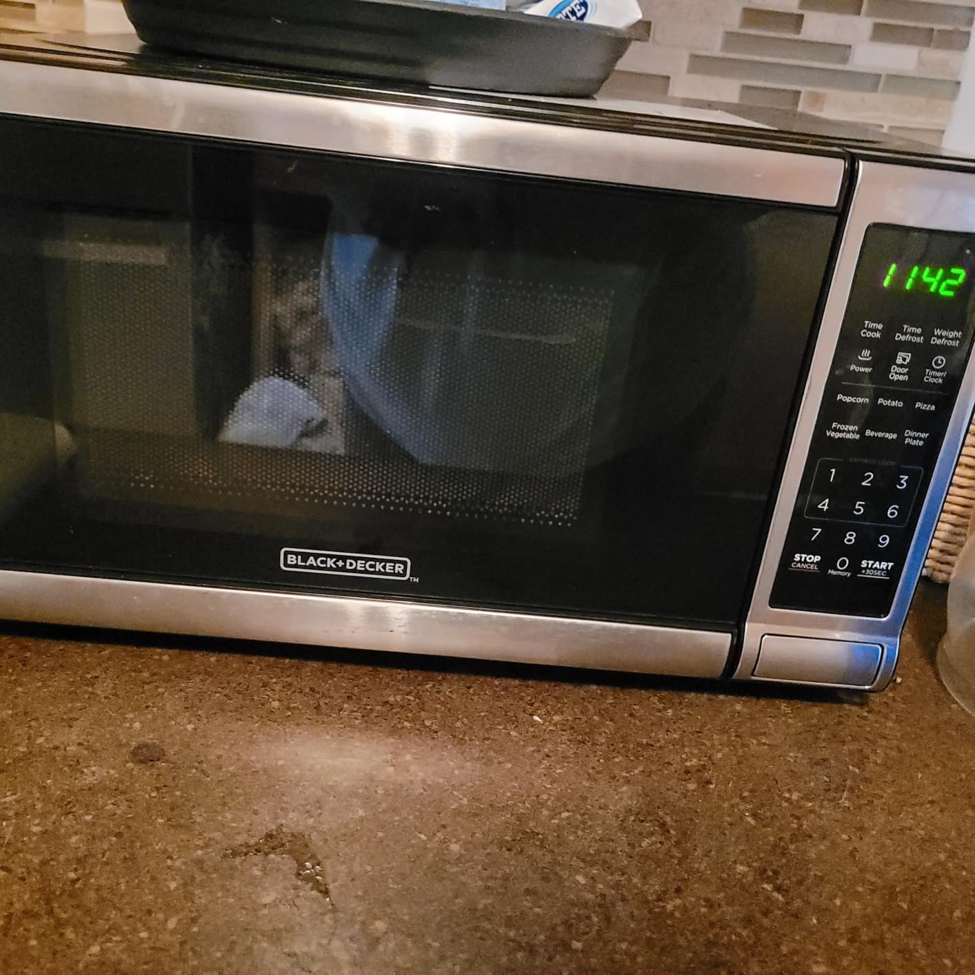 BLACK+DECKER Over-the-Range Microwave Oven with Air Fryer, 1.5 Cu.Ft, 900W customer photo 1