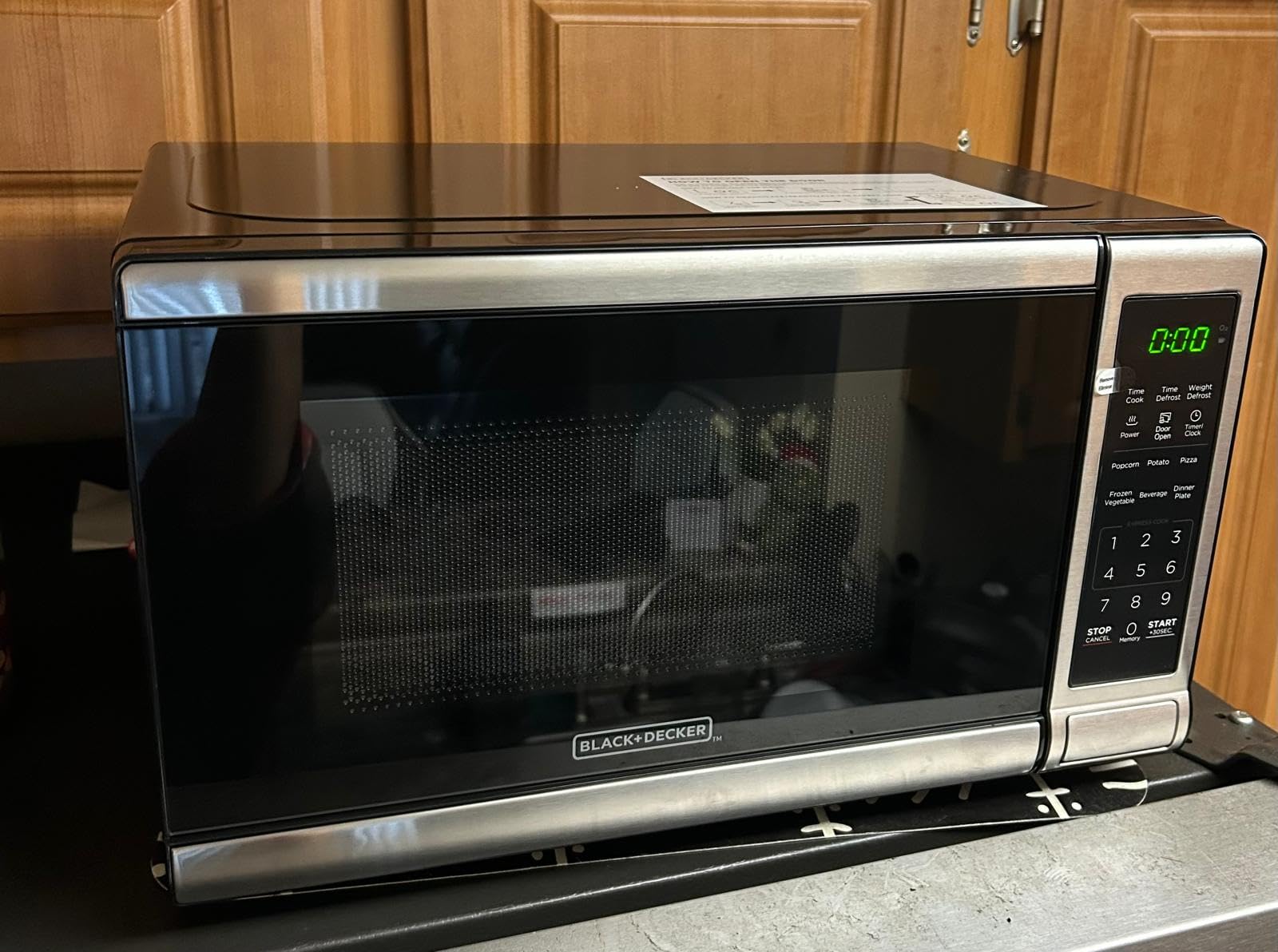 BLACK+DECKER Over-the-Range Microwave Oven with Air Fryer, 1.5 Cu.Ft, 900W customer photo 2