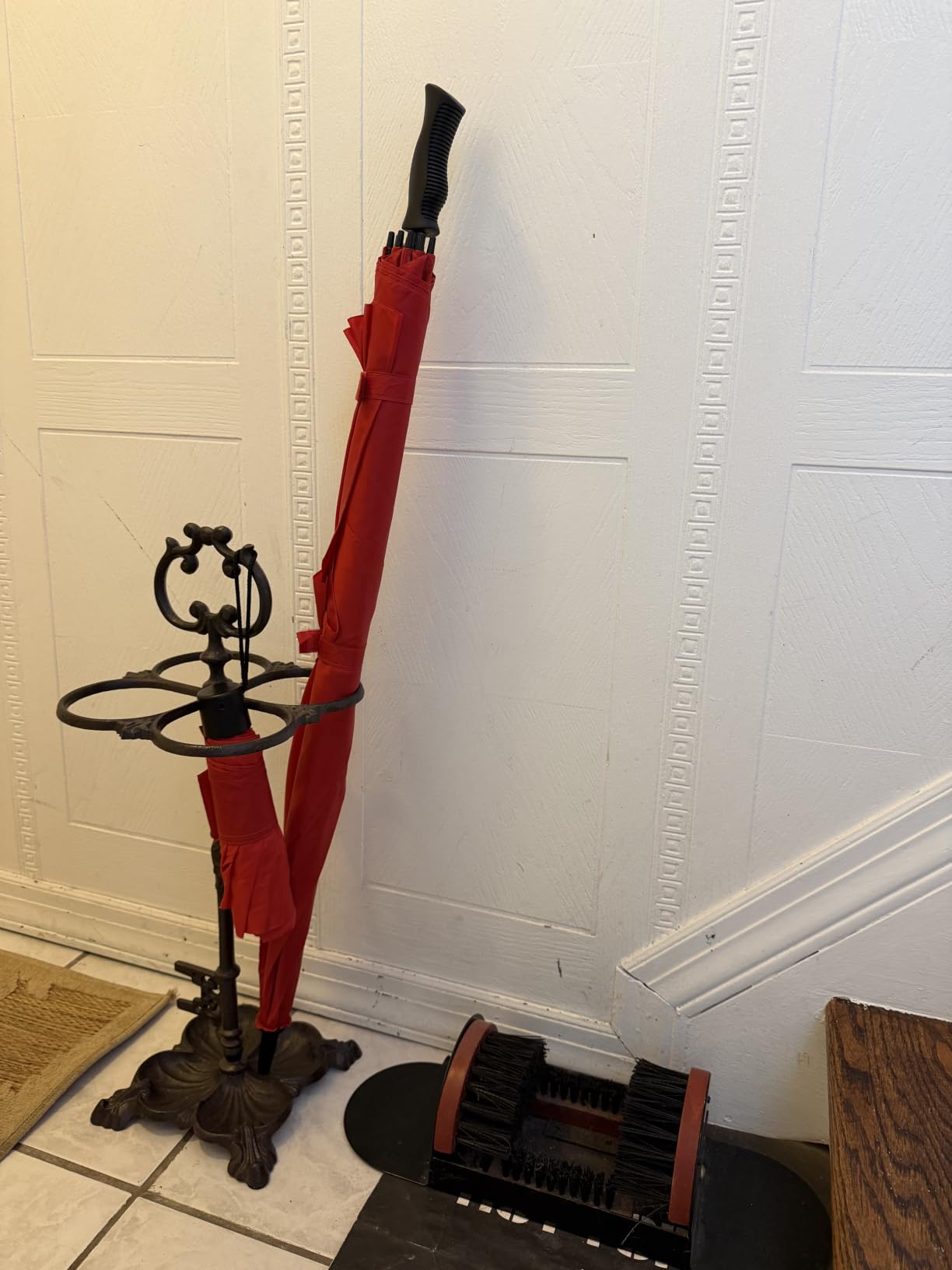 Sungmor Vintage Cast Iron Umbrella Stand - 23.7 Inches Tall | Heavy Duty Decorative Umbrella Holder for Entryway, Hallway & Office, Rustic Farmhouse Freestanding Metal Stand customer photo 1