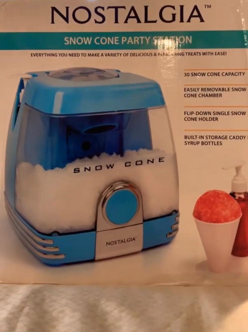 Nostalgia Retro 40-Ounce Frozen Beverage Station - Slushie Machine and Ice Shaver with Automatic Mixing for Soda, Cocktails and Margaritas - Easy & Safe Use - Black customer photo 2