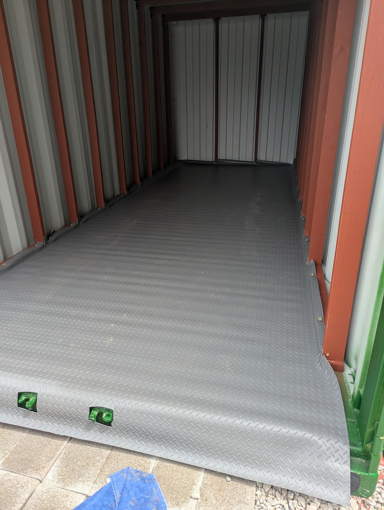 VEVOR Garage Floor Roll, 7.5 x 17 ft Garage Flooring Mat, 2.2 mm Thickened PVC Diamond Plate Floor Protector Mat with Double-Sided Tape, Non-Slip, Easy to Clean for Warehouse, Gyms,Silver Gray customer photo 1