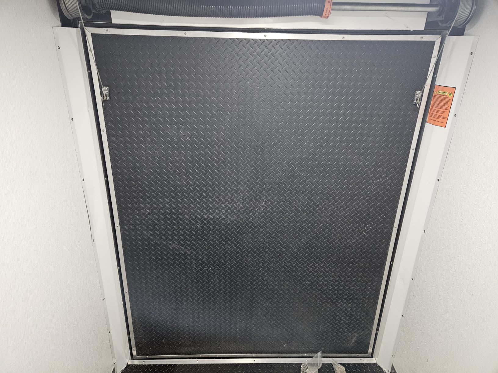 VEVOR Garage Floor Roll, 7.5 x 17 ft Garage Flooring Mat, 2.2 mm Thickened PVC Diamond Plate Floor Protector Mat with Double-Sided Tape, Non-Slip, Easy to Clean for Warehouse, Gyms,Silver Gray customer photo 2