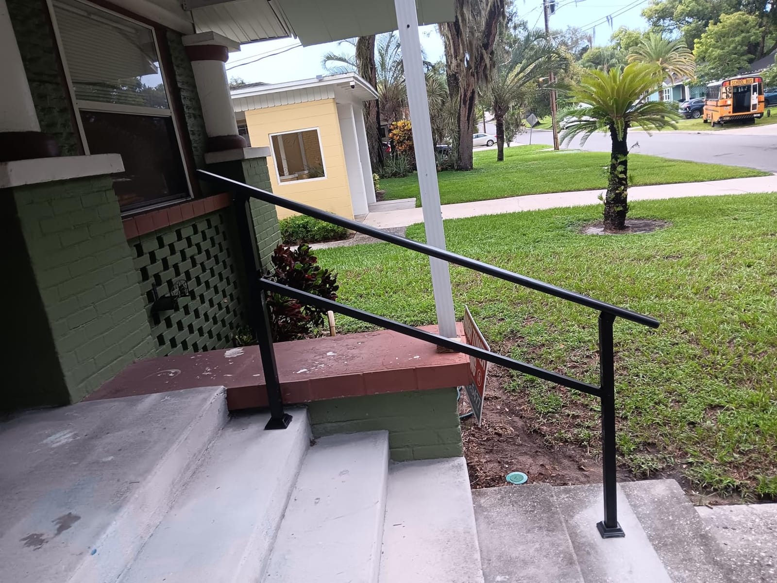 VIVOHOME 3 Step Hand Rails for Outdoor Steps, Straight Oval Handrail | 2-Pack, Galvanized Steel, Exterior Railing Kit for Porch, Deck, or Indoor Stairs (Black) customer photo 1