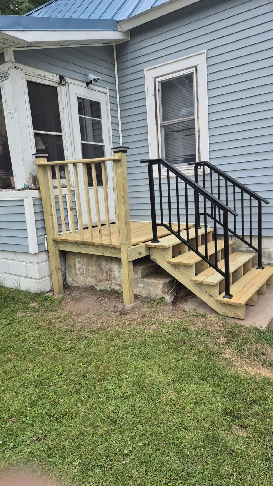 VIVOHOME 4-Step Hand Rails for Outdoor Steps, Straight-Oval and Balusters | 2-Pack, Galvanized Steel, Exterior Railing Kit for Porch, Deck, or Indoor Stairs (Black) customer photo 1
