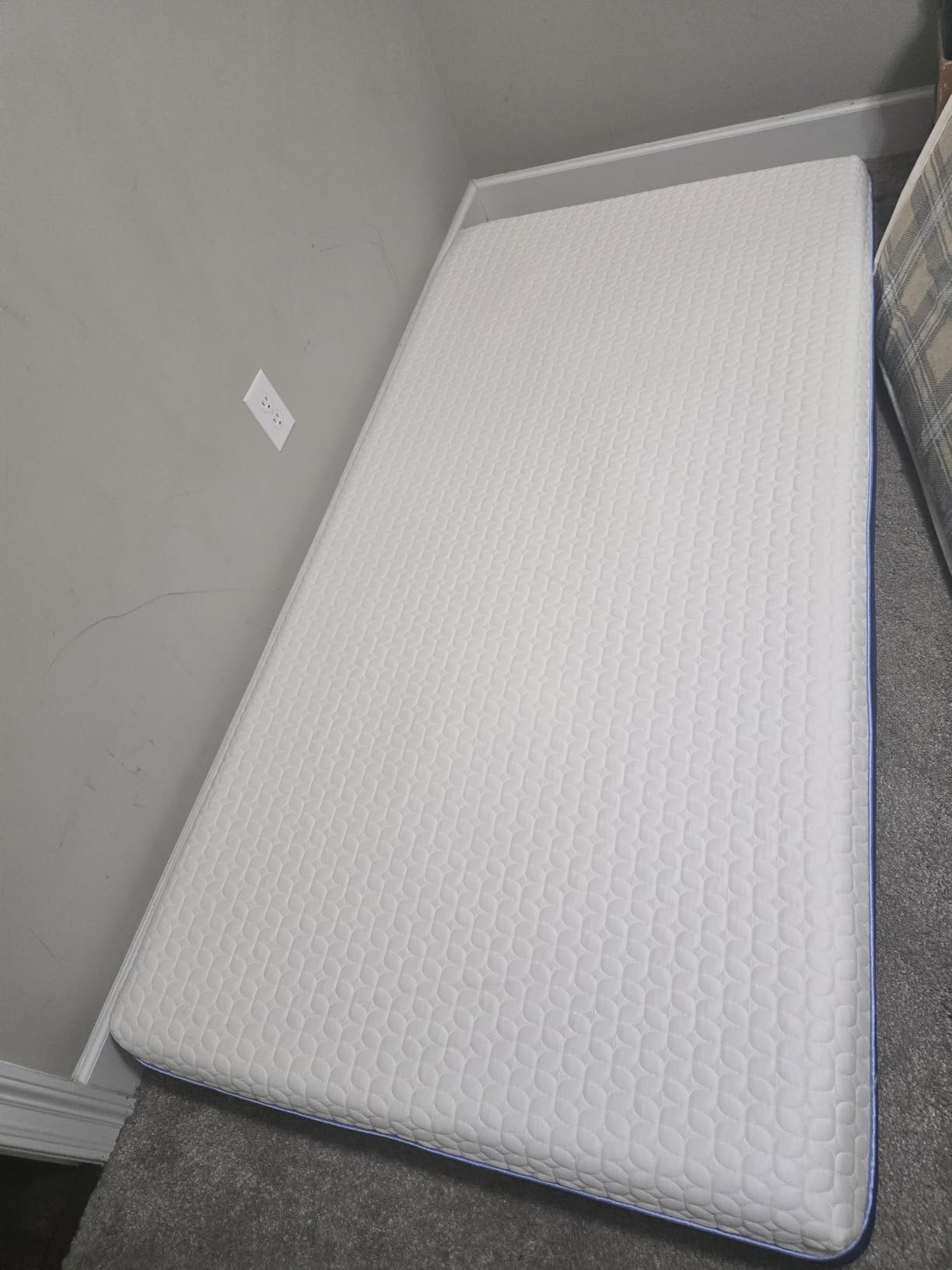 Gelsea 10 Inch Queen Size Mattress, Firm Gel Memory Foam Queen Mattress in a Box, Firm Back Support for Pressure Relief & Spinal Alignment, CertiPUR-US Certified, Fiberglass-Free customer photo 2